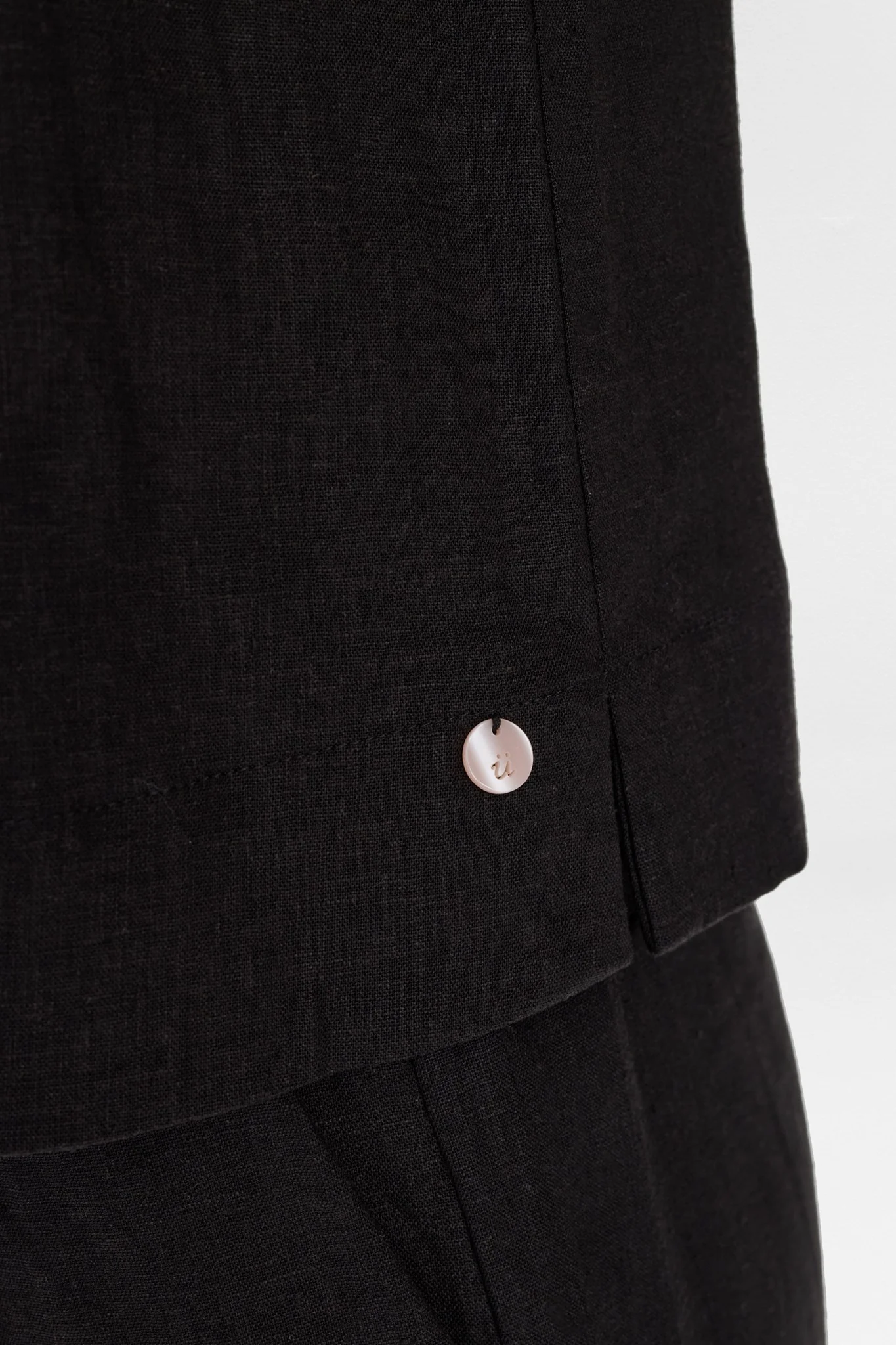 NUALANI VEST - Caviar - Image 5