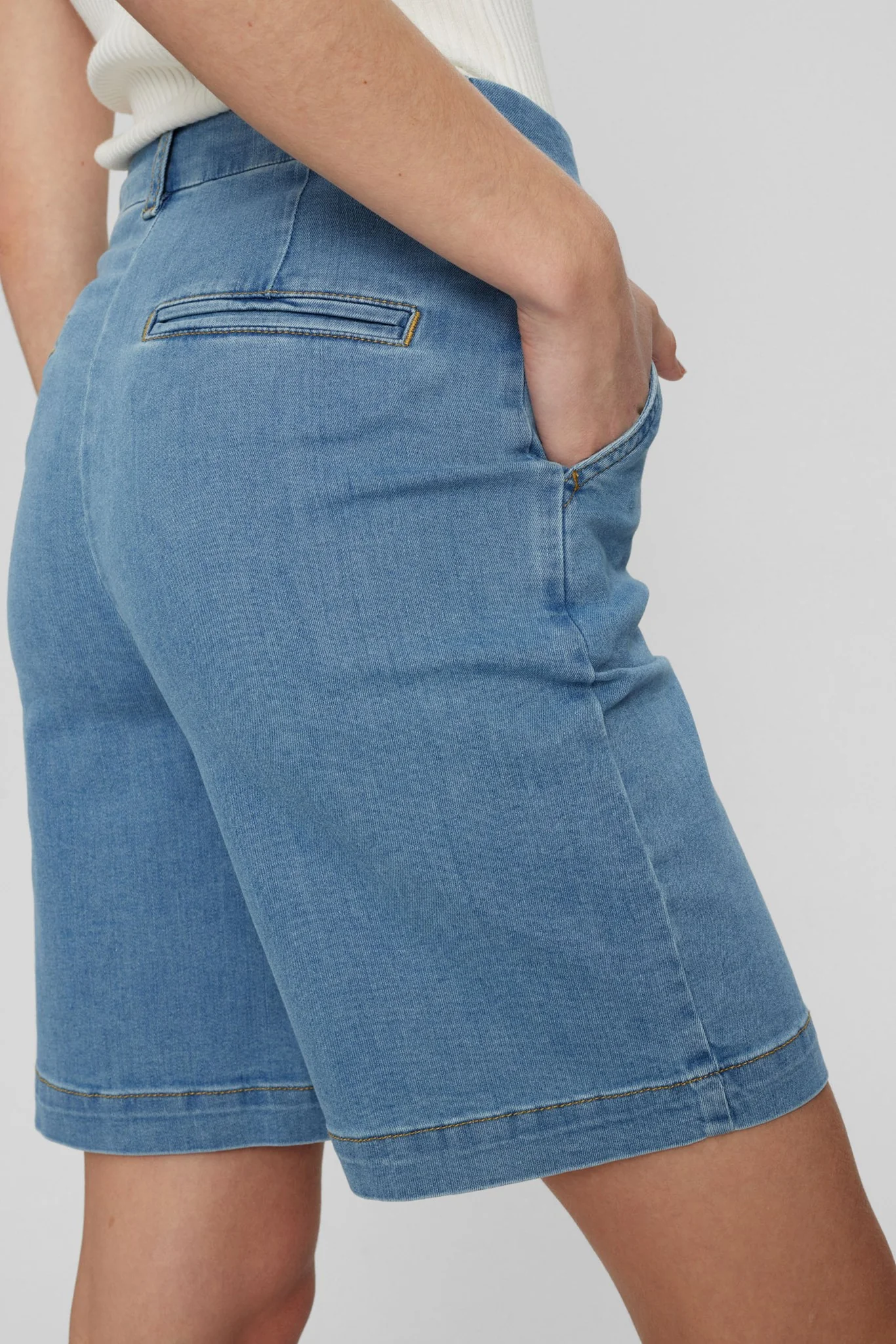 NUAMBER SHORTS - LIGHT BLUE - Light Blue Denim - Image 5