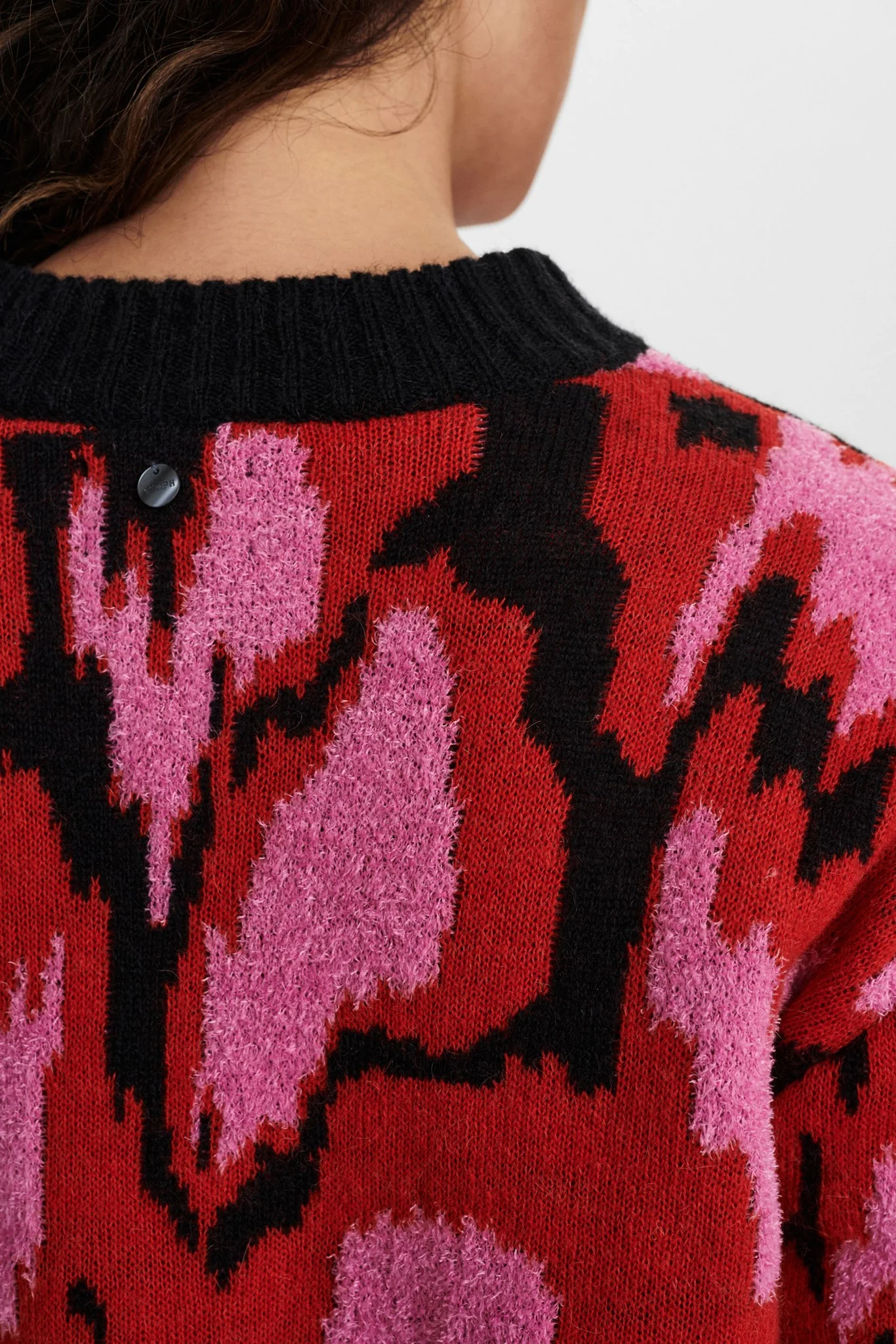 NUANIKKI PULLOVER - Molten Lava - Image 4