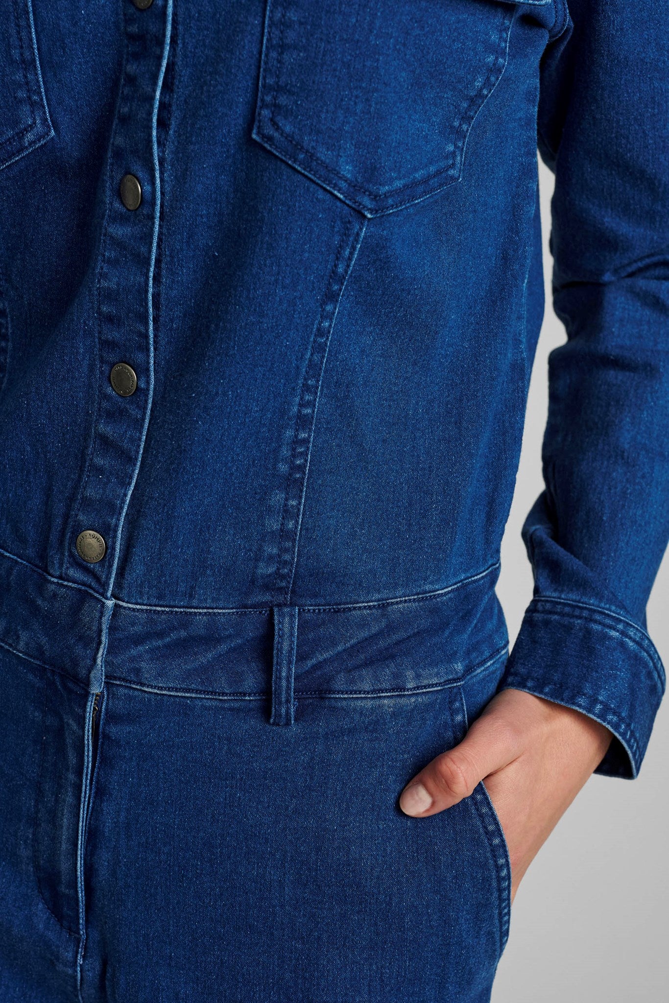 NUANZAC CAIRO BOILERSUIT - Medium Blue Denim - Image 5