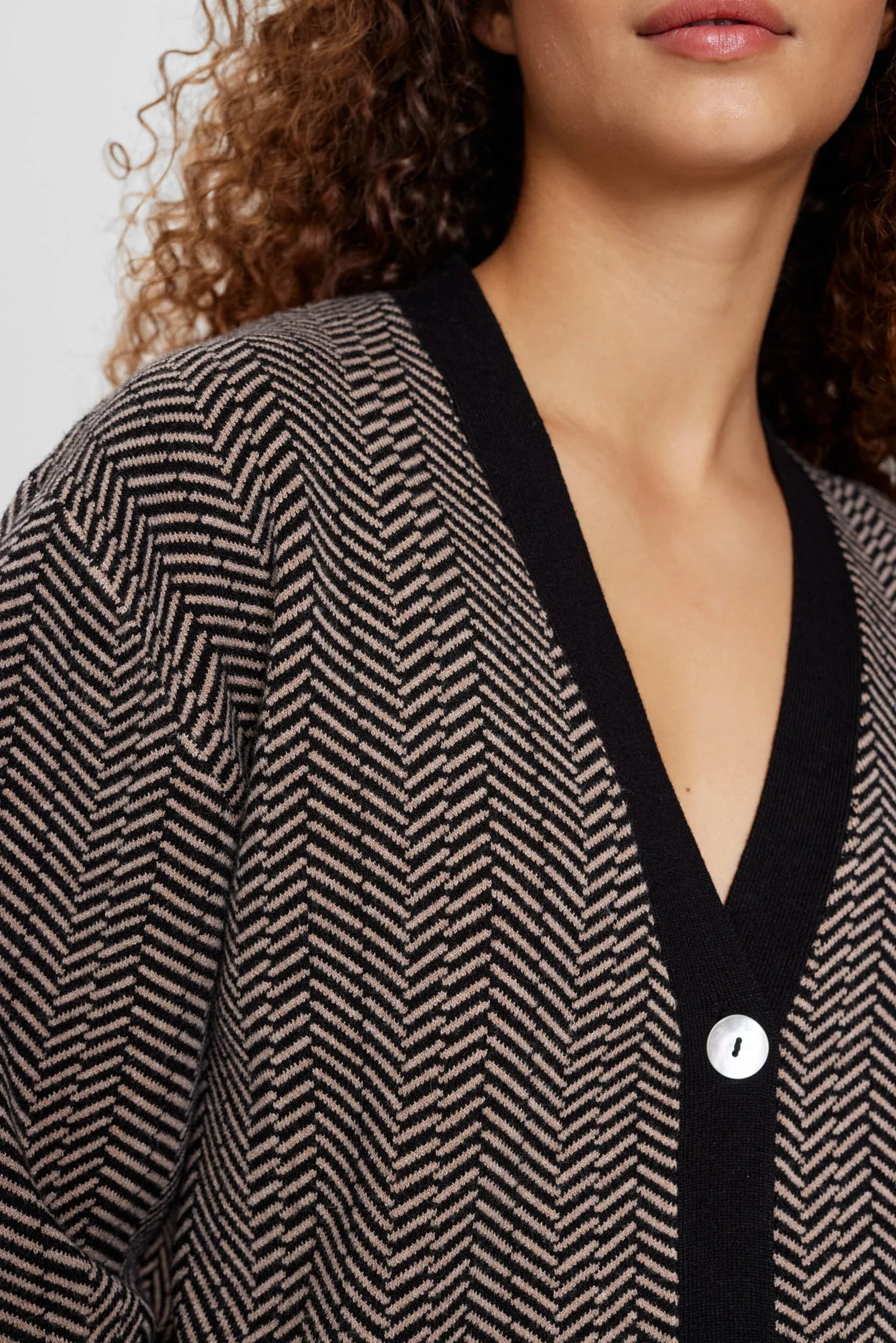 NUARENI CARDIGAN  - Caviar - Image 4