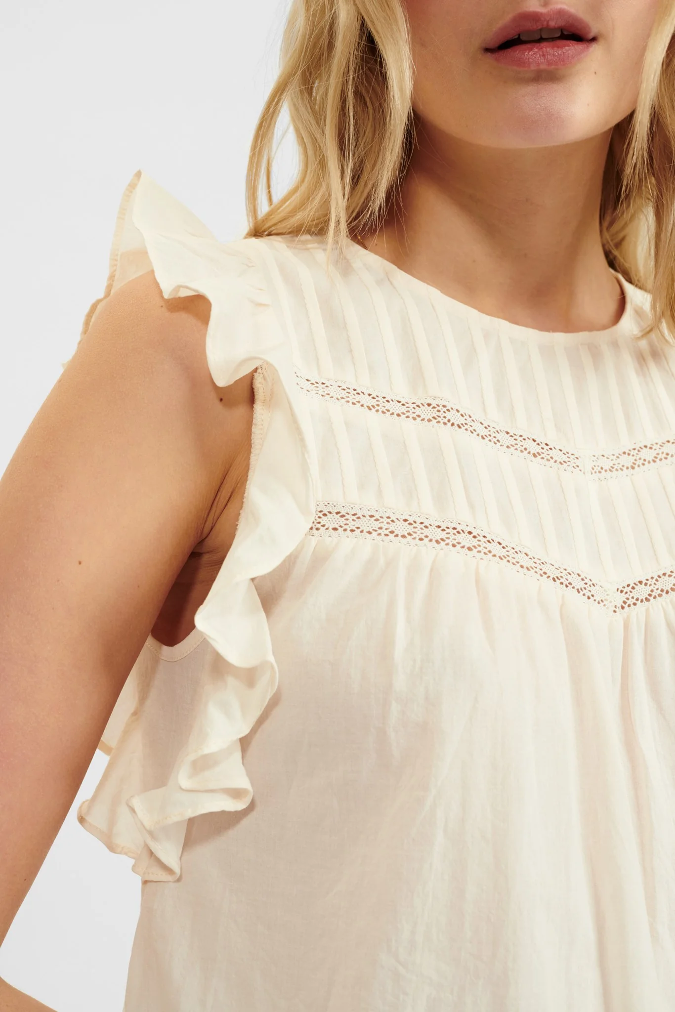 NUARISE SS BLOUSE - Cloud Dancer - Image 4