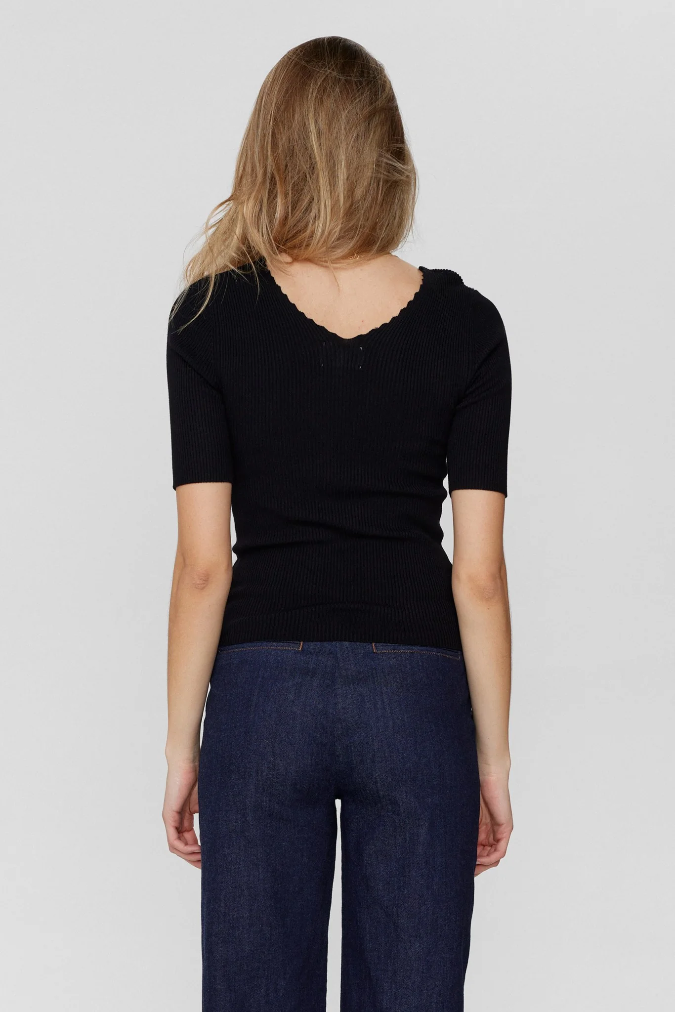 NUAYELET SS PULLOVER CROPPED - Caviar - Image 2