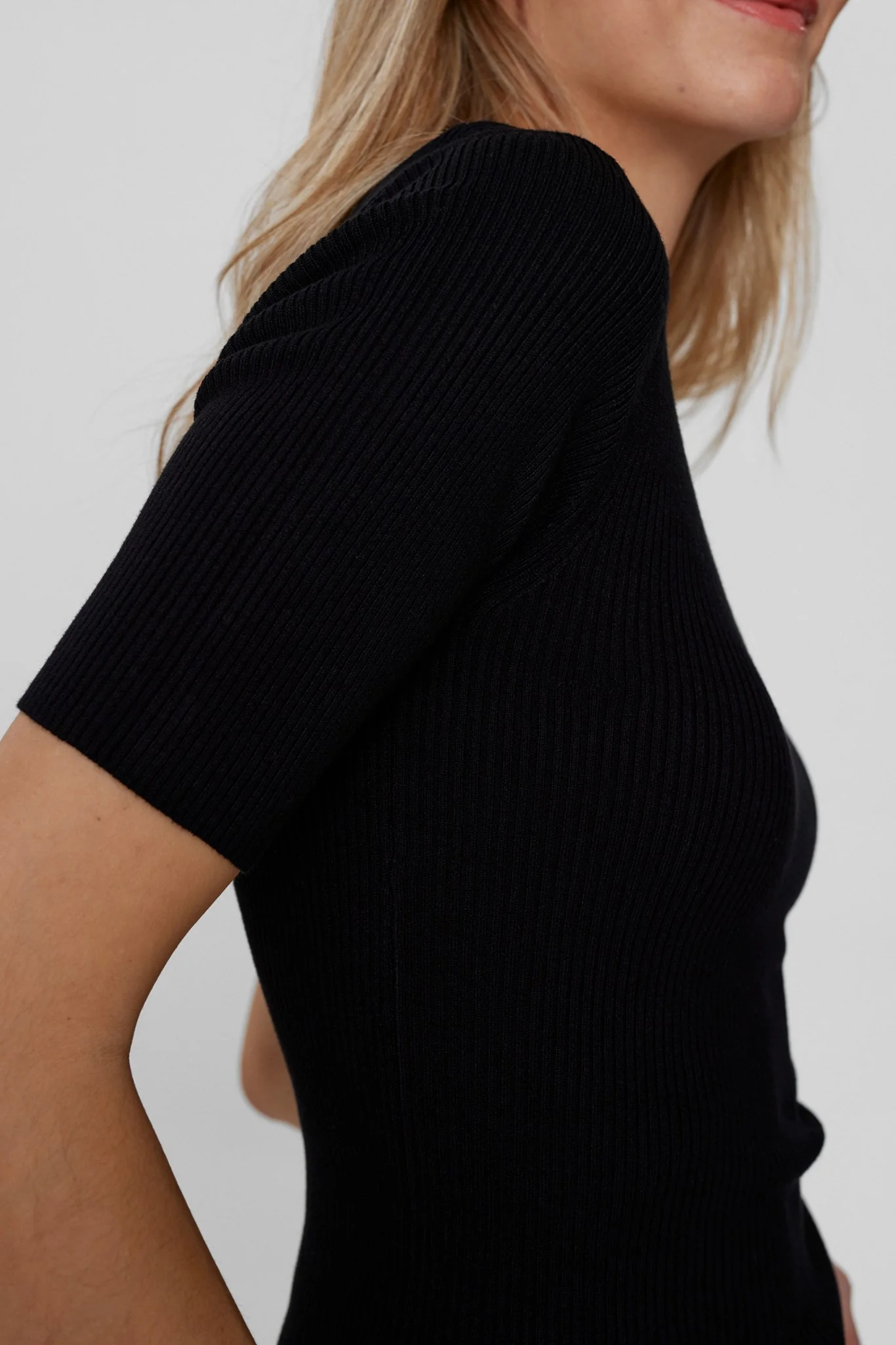 NUAYELET SS PULLOVER CROPPED - Caviar - Image 5