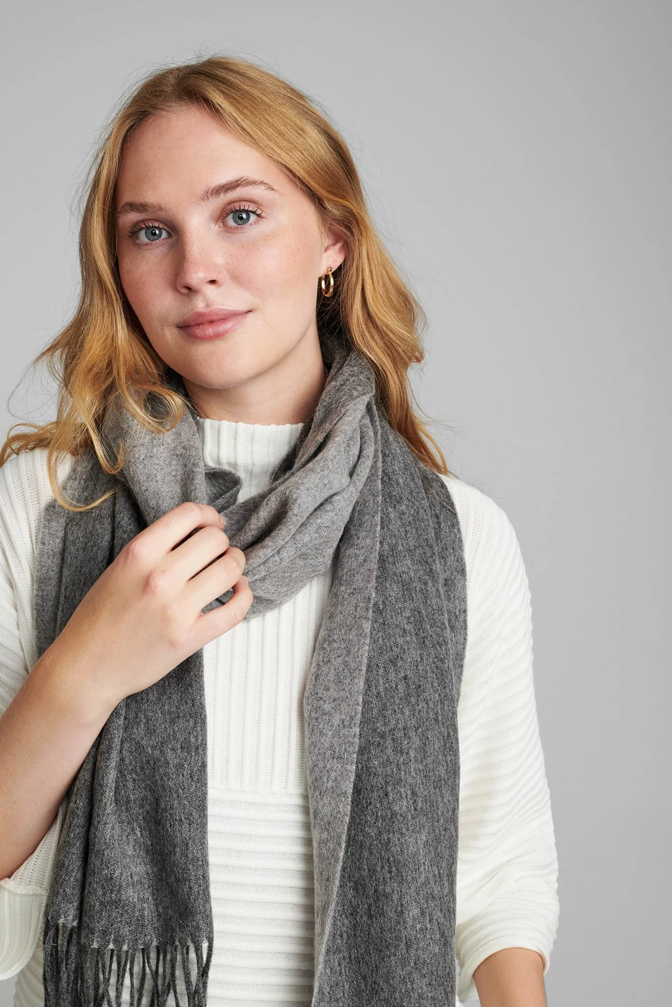 NUBAERDEN WOOL SCARF - Drizzle - Image 2