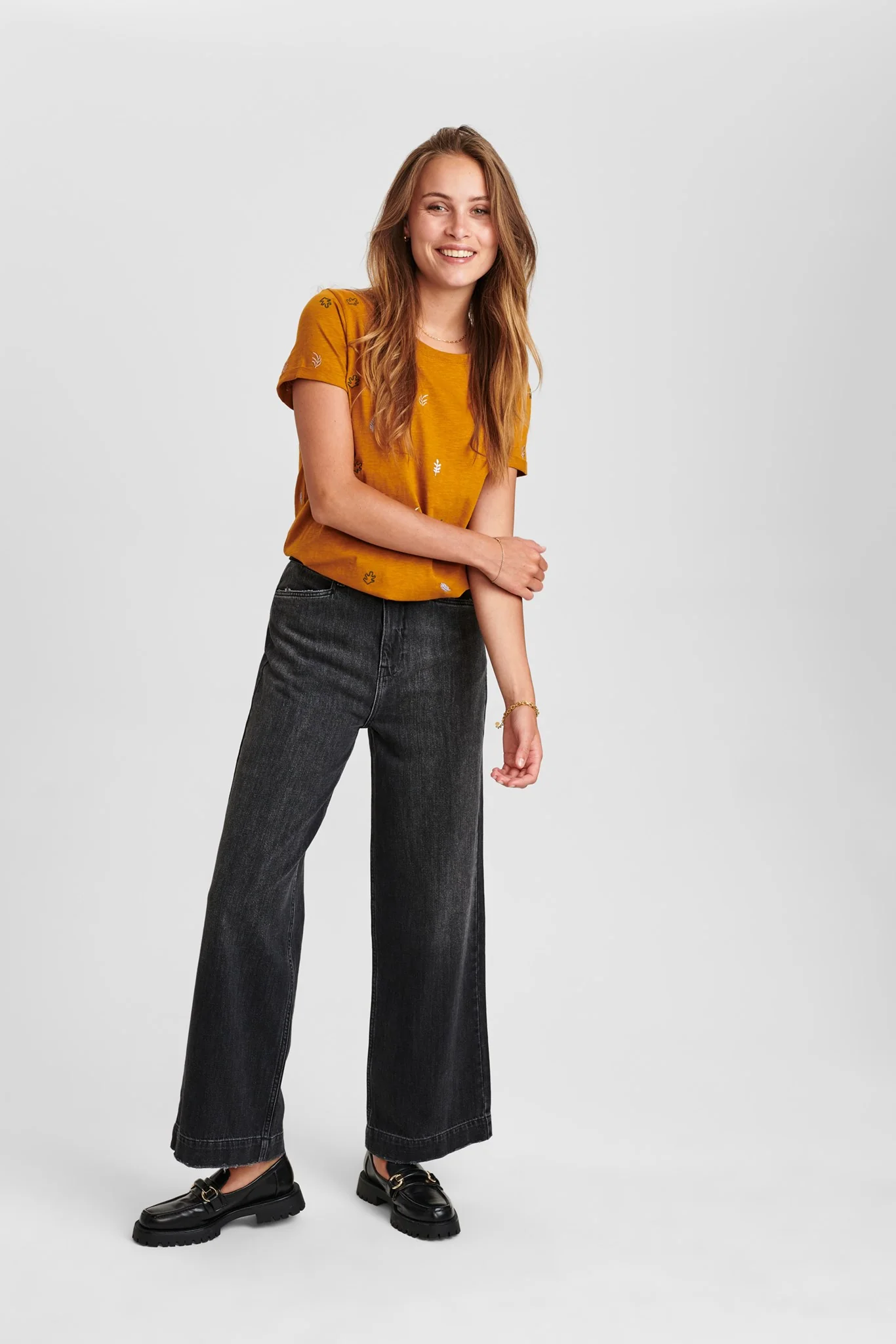 NUBELISE TEE - Cathay Spice - Image 3