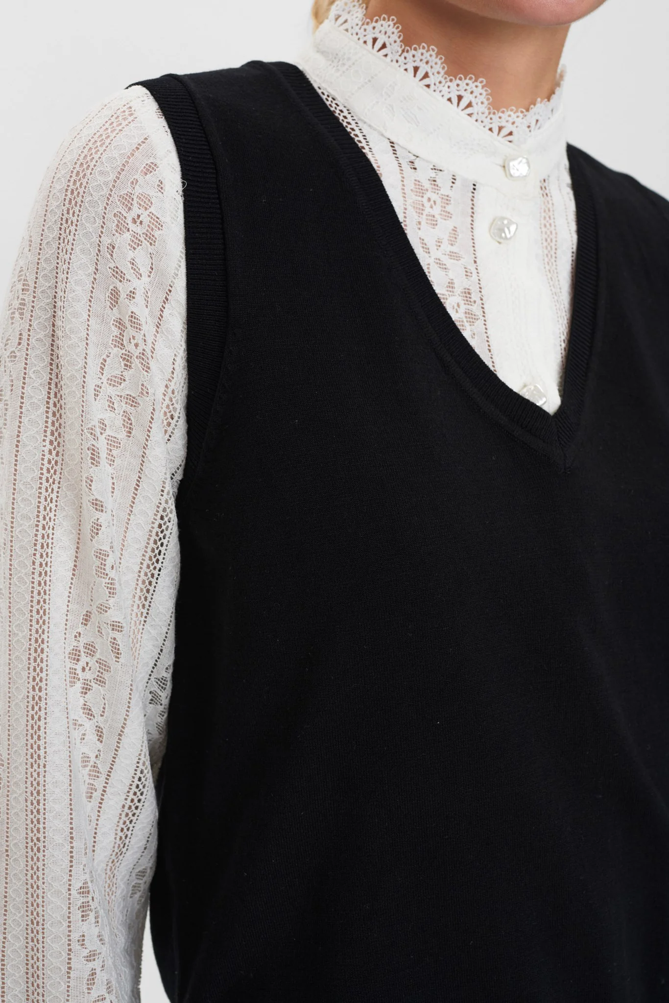 NUBIA VEST - NOOS - Caviar - Image 4