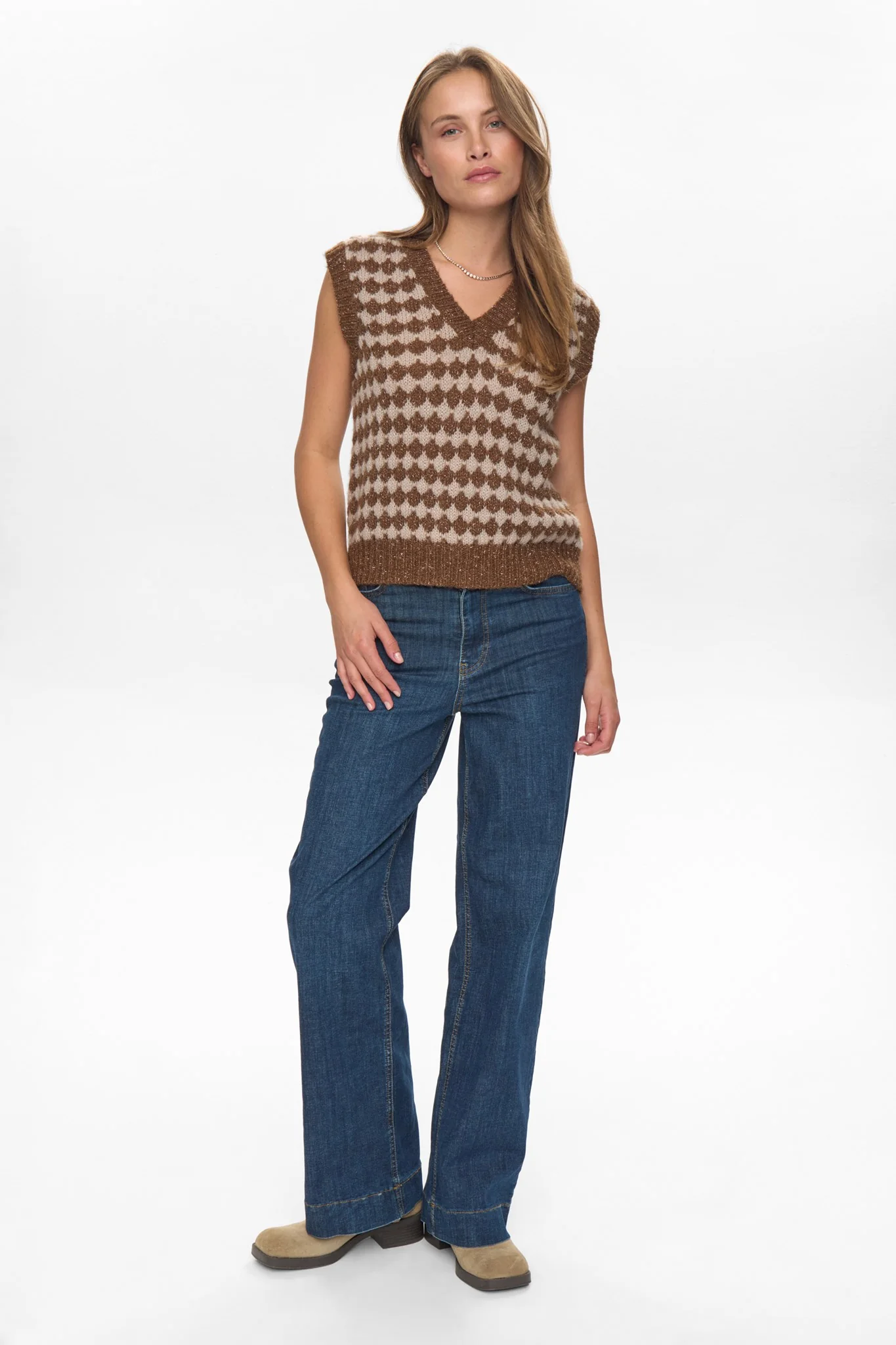 NUBILA VEST  - Emperador - Image 3
