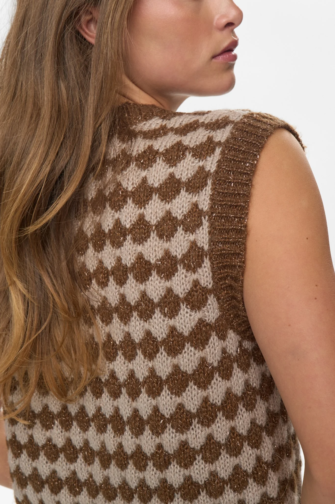 NUBILA VEST  - Emperador - Image 5