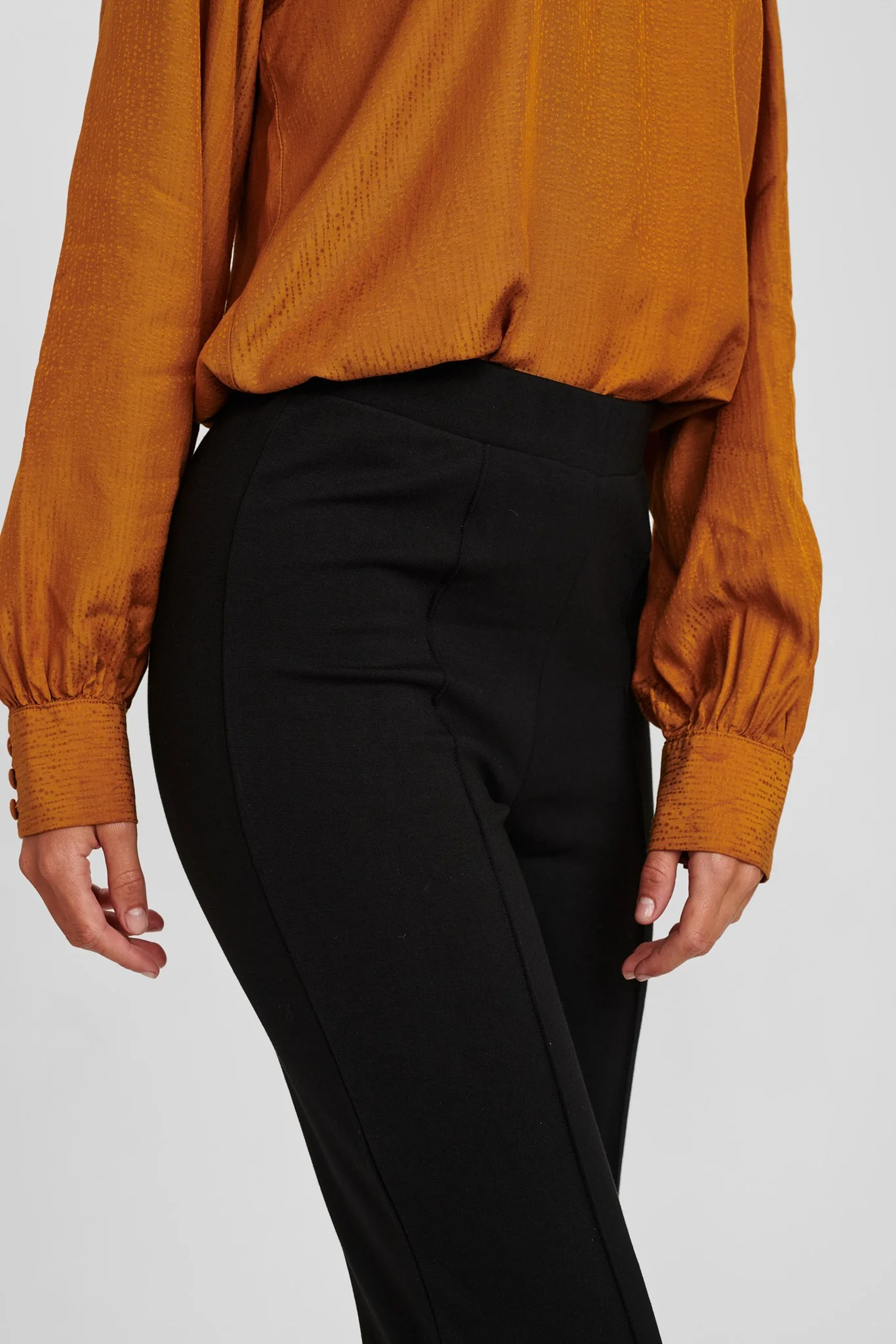 NUBITJA LEGGING - Caviar - Image 4