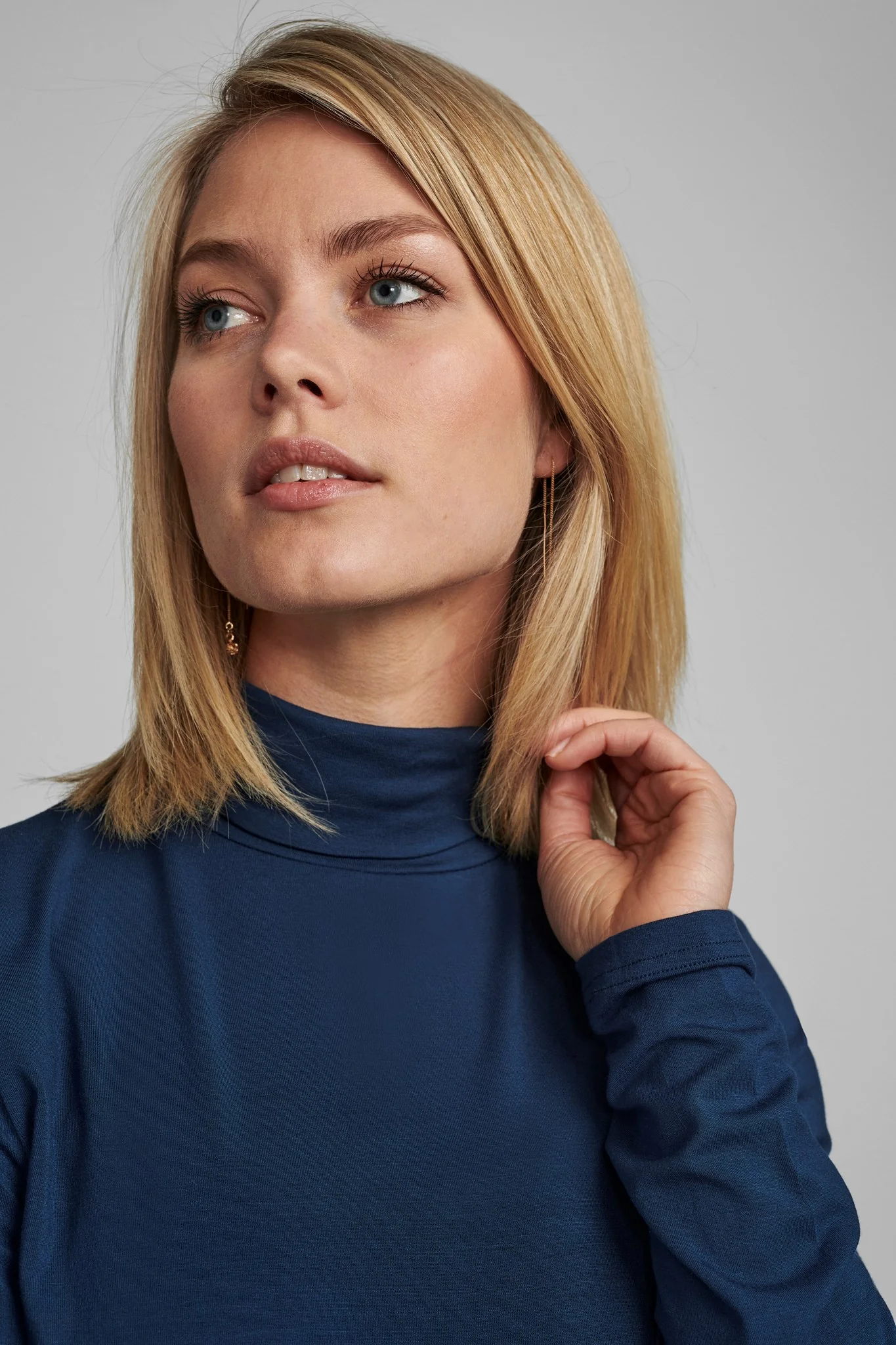 NUBOWIE ROLLNECK - NOOS - Dark Sapphire - Image 6
