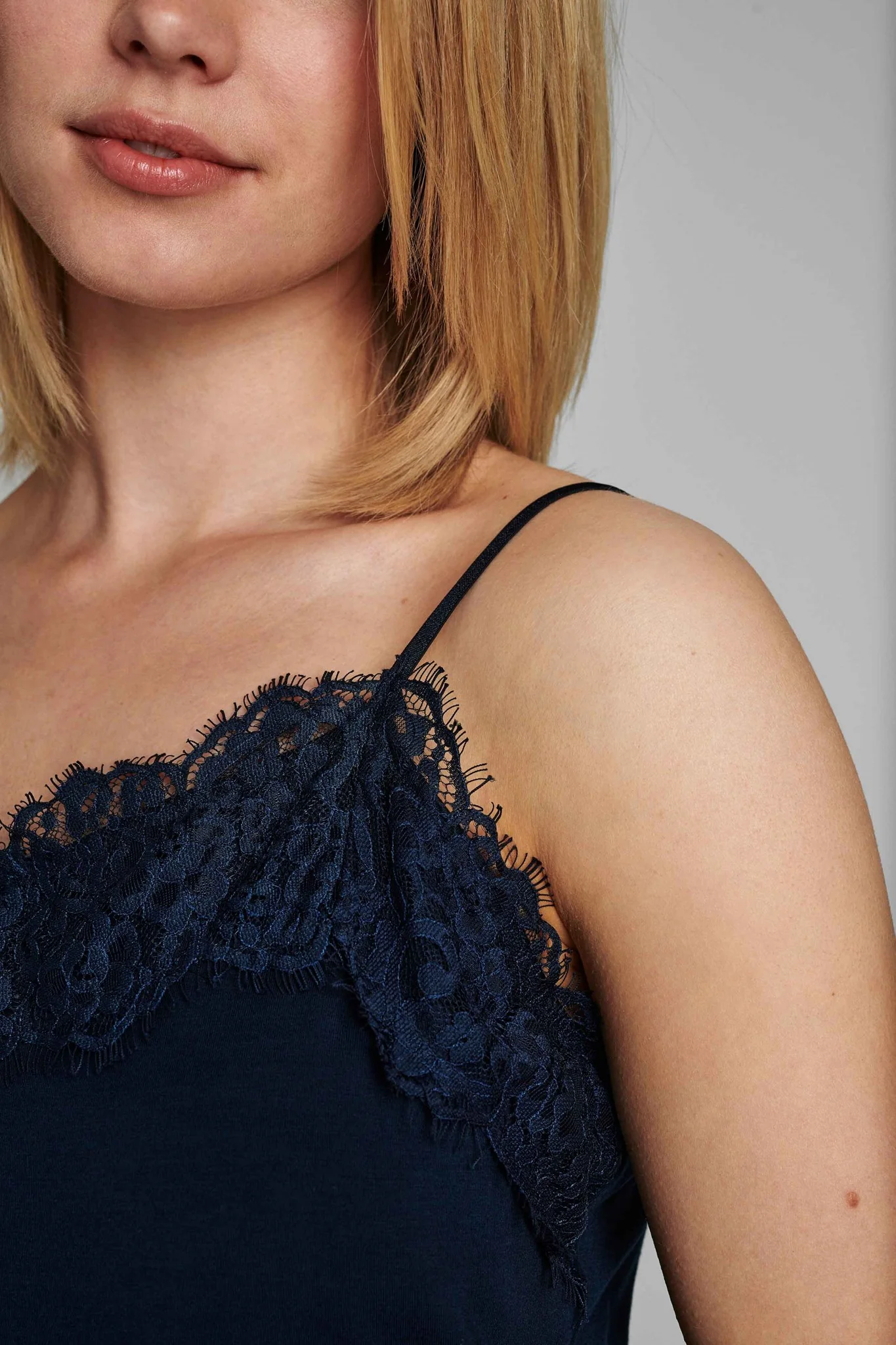 NUBOWIE SINGLET - NOOS - Dark Sapphire - Image 4