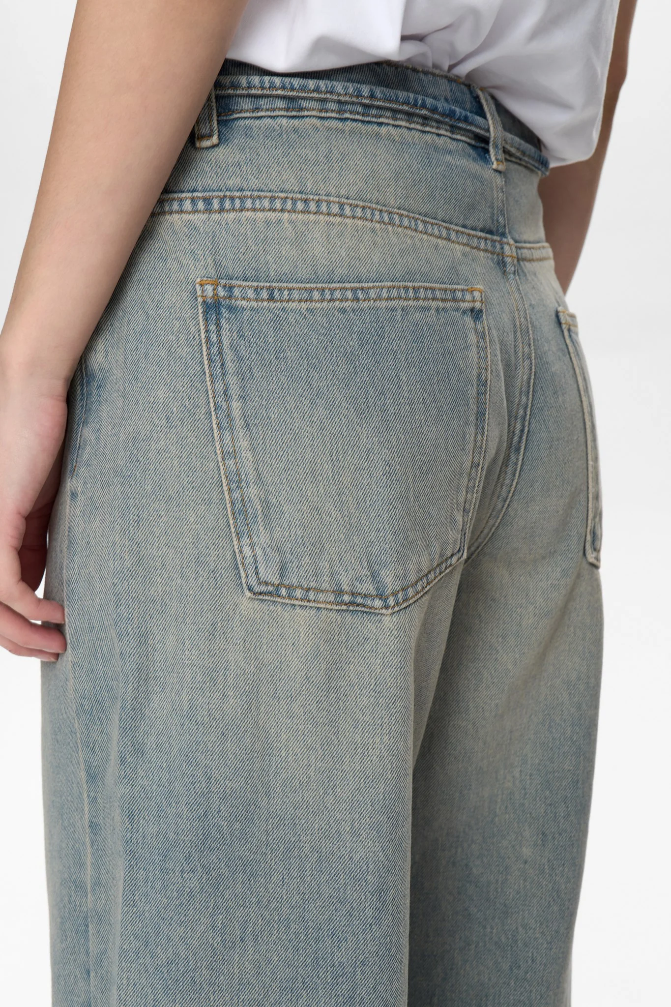 NUBROOKLYN - HR WIDE TINTED JEANS - Light Tinted Blue Denim - Image 5