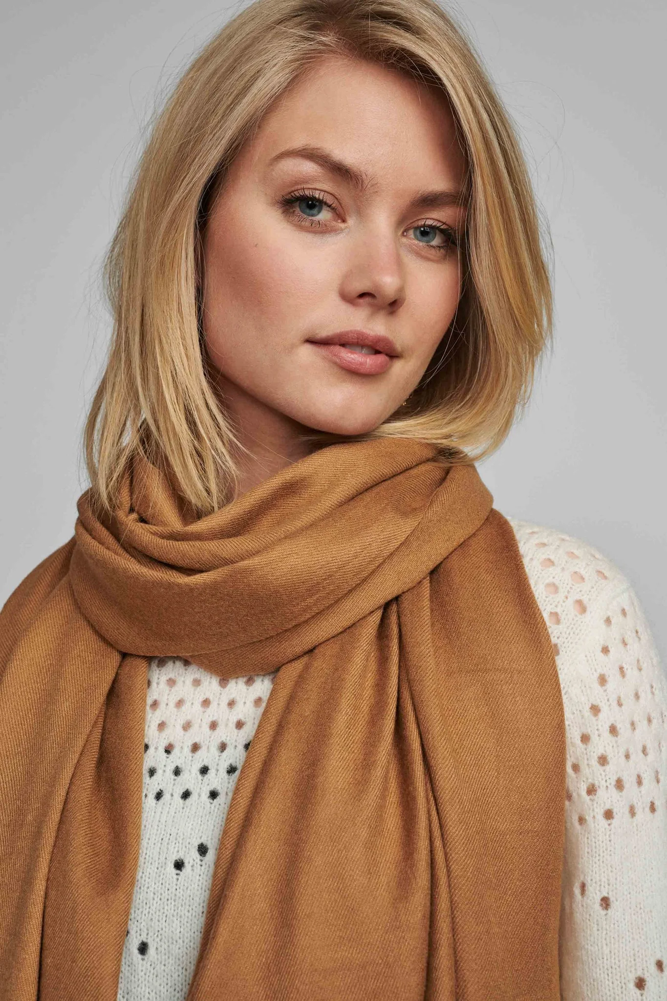 NUBRYLEE MARIAN SCARF - LATTÉ - Image 2