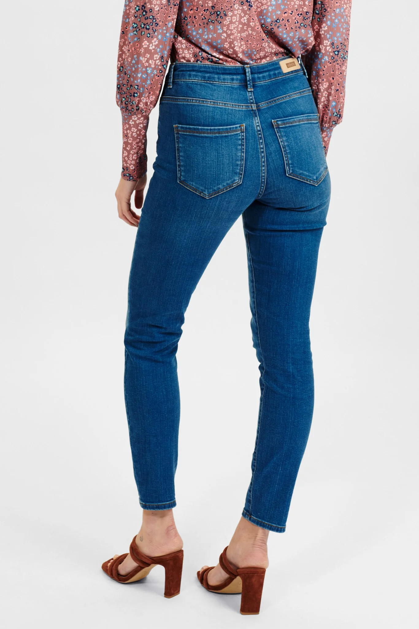 NUCANYON JEANS - Medium Blue Denim - Image 5