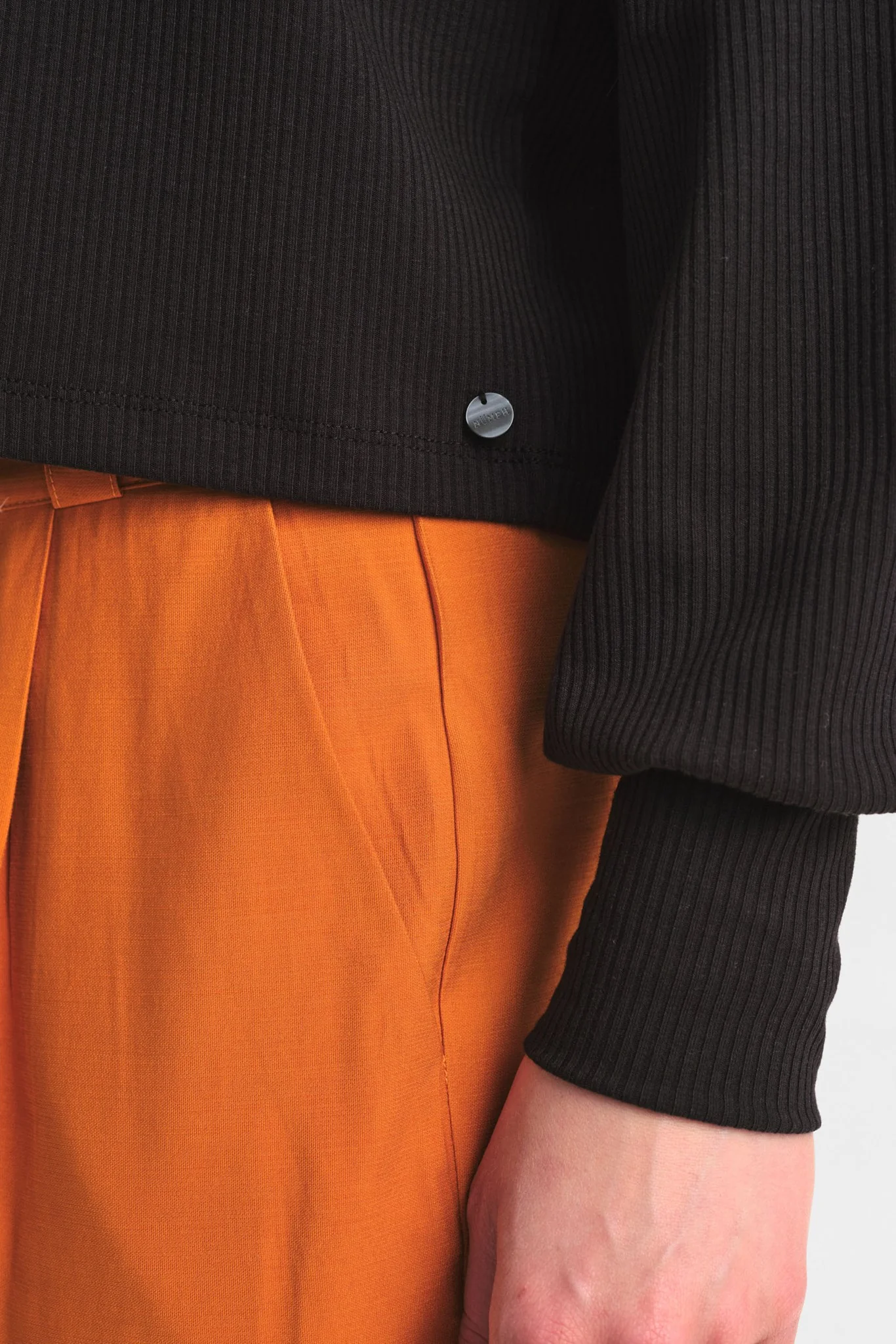 NUCARDI CROP BLOUSE - Caviar - Image 4