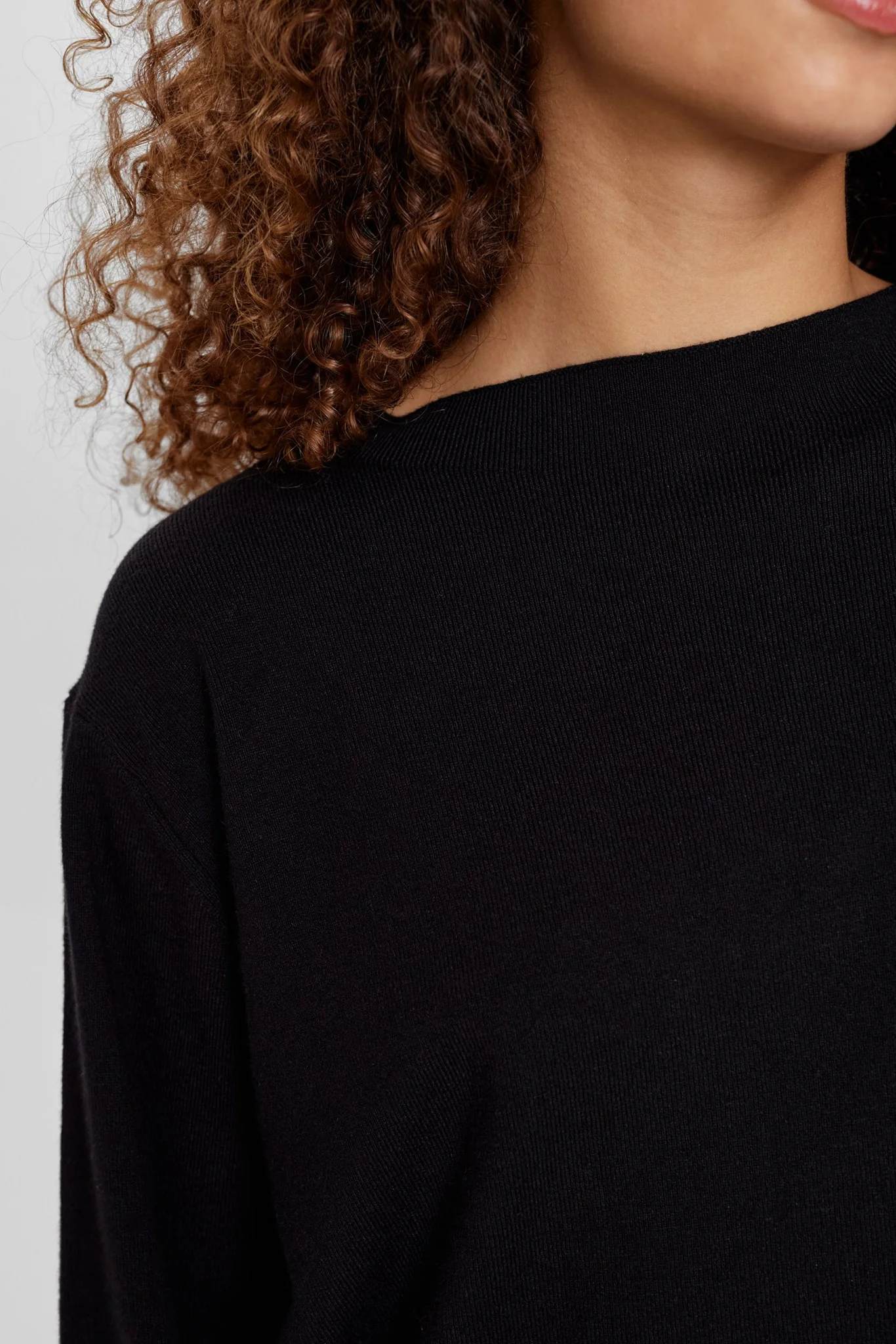 NUCARMA CROP PULLOVER   - Caviar - Image 4