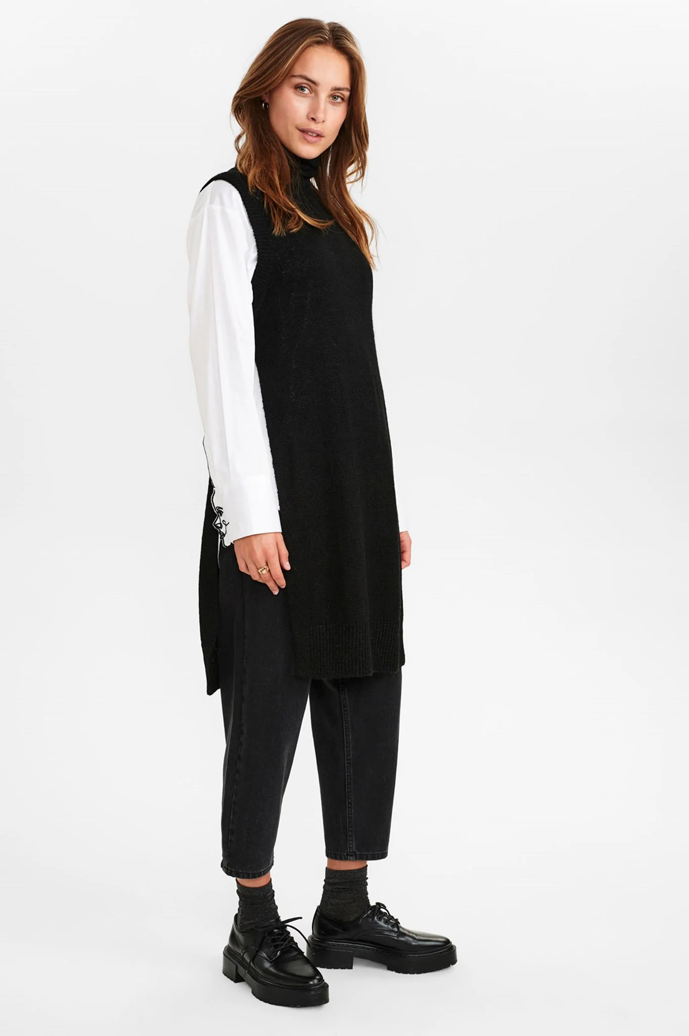 NUCHANEY VEST - Caviar - Image 3