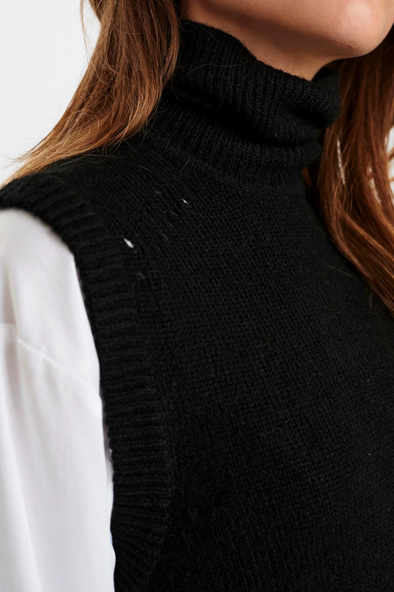 NUCHANEY VEST - Caviar - Image 4