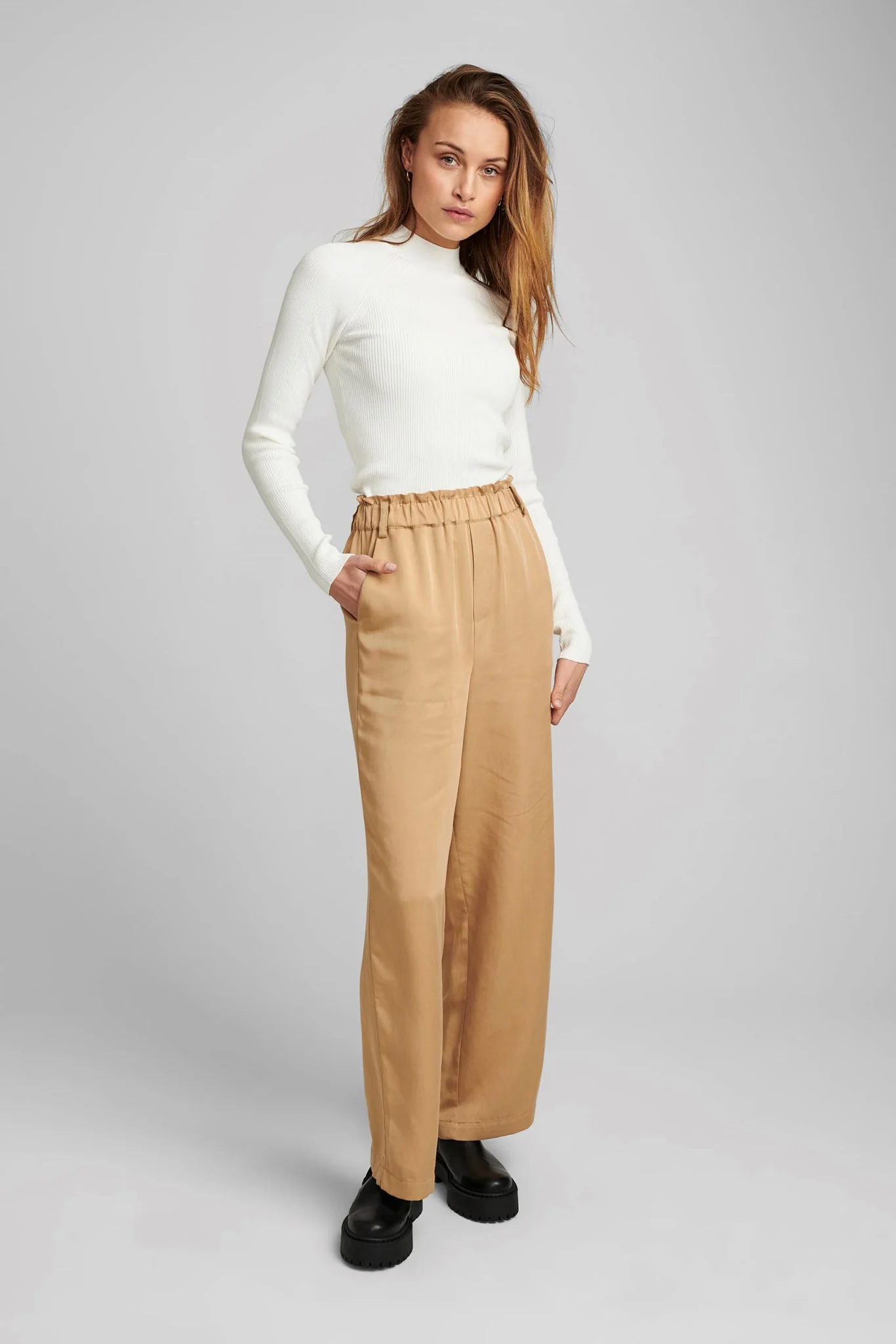 NUCHAVA PANTS - Tannin - Image 3
