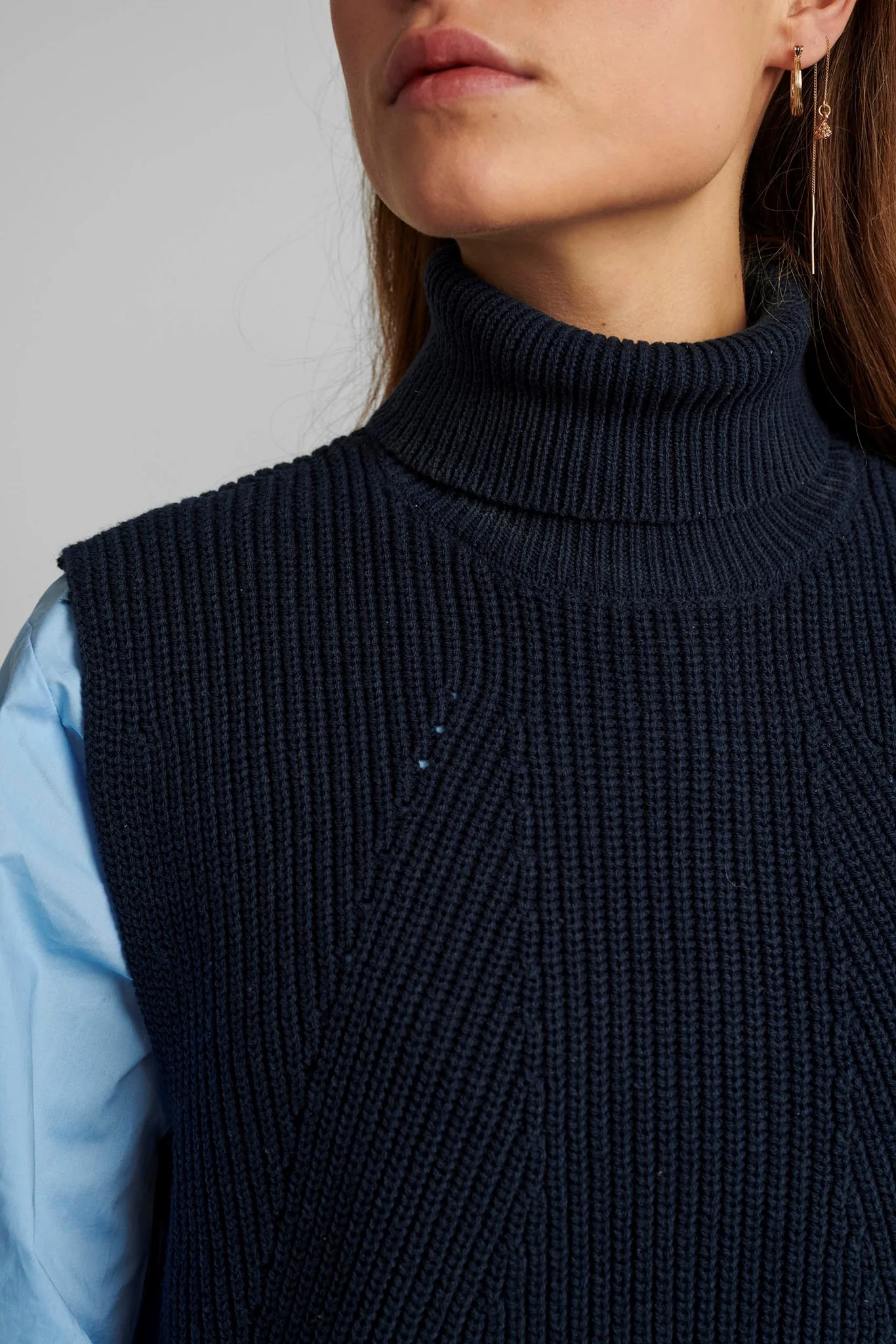 NUCIA VEST  - Dark Sapphire - Image 5