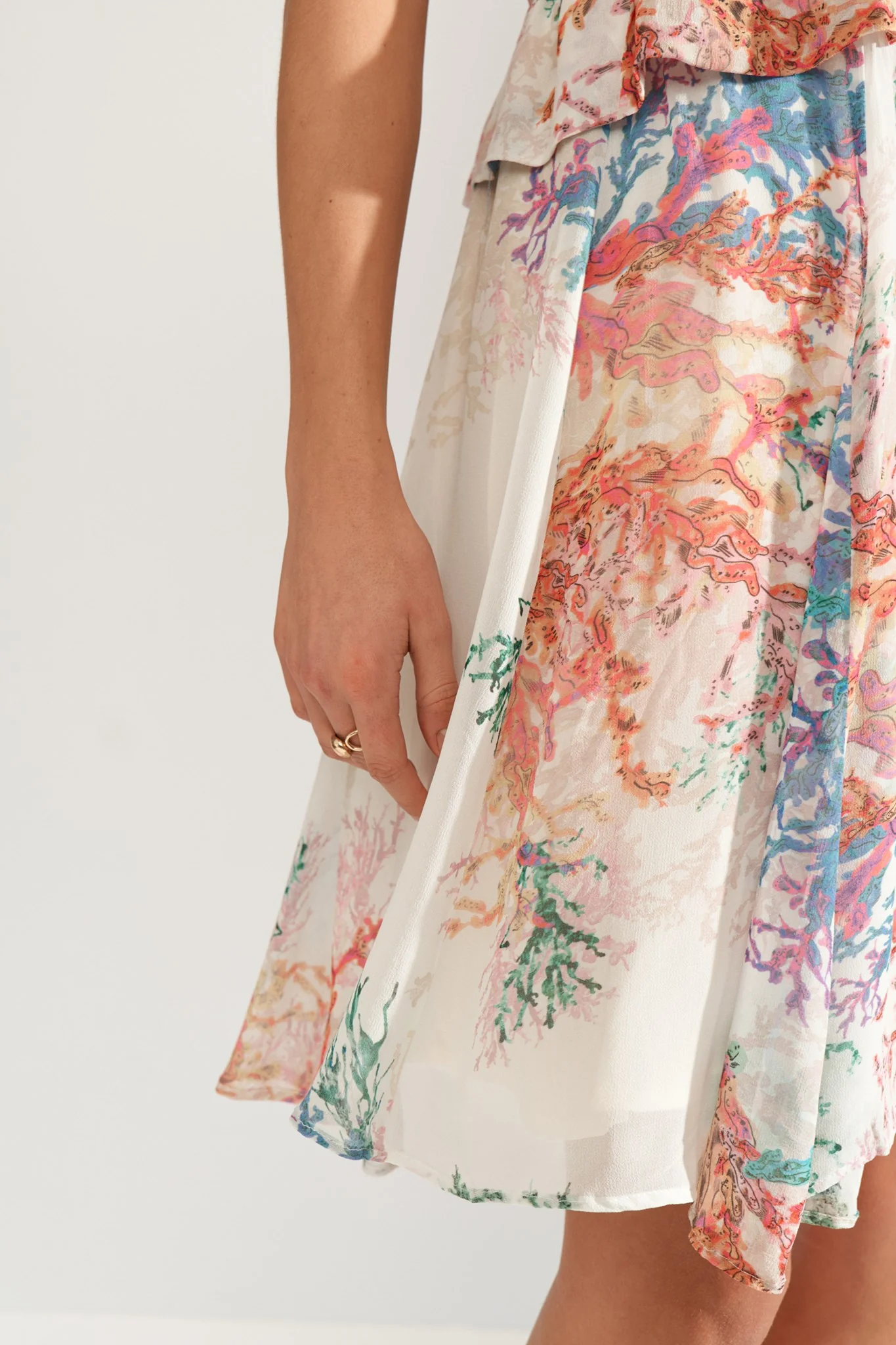 NUCORAL RUFFLE DRESS - Cloud Dancer - Image 5