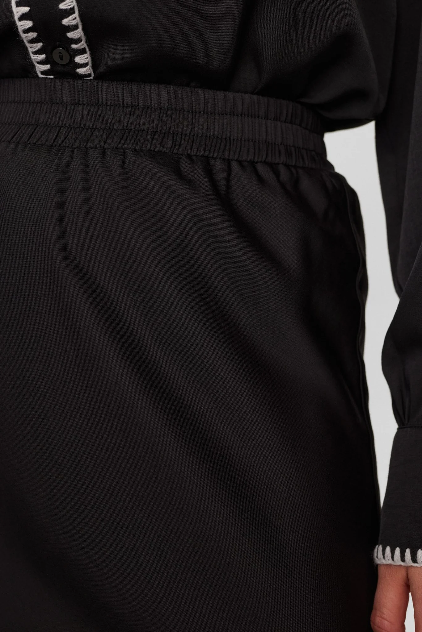 NUDARBY SKIRT  - Caviar - Image 4