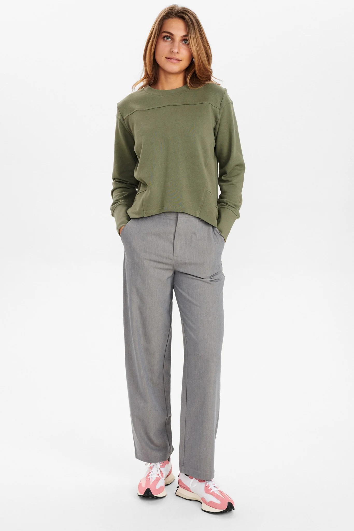 NUDENALI SWEAT - Deep Lichen Green - Image 3