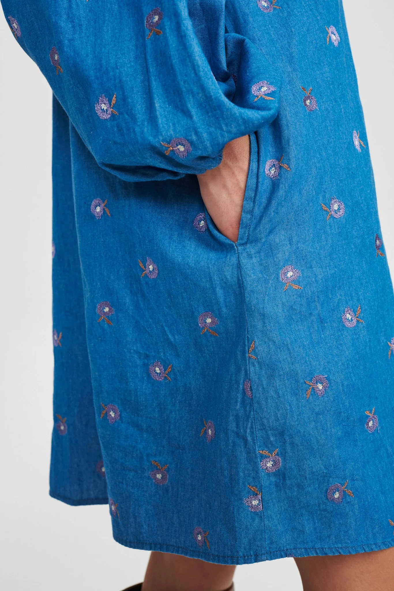 NUDOSS DRESS - Medium Blue Denim - Image 5