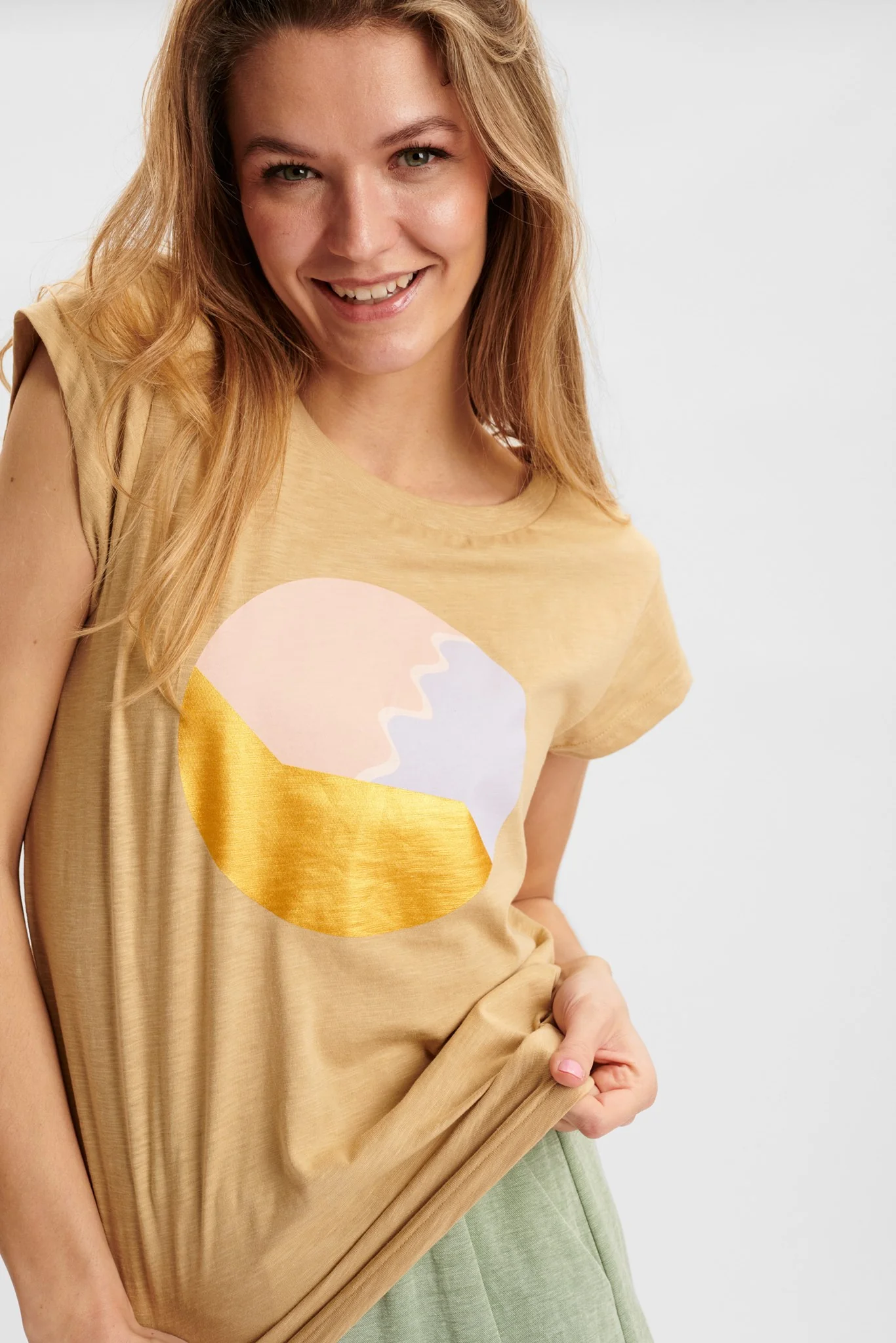 NUDUSANA TEE - Warm Sand - Image 6