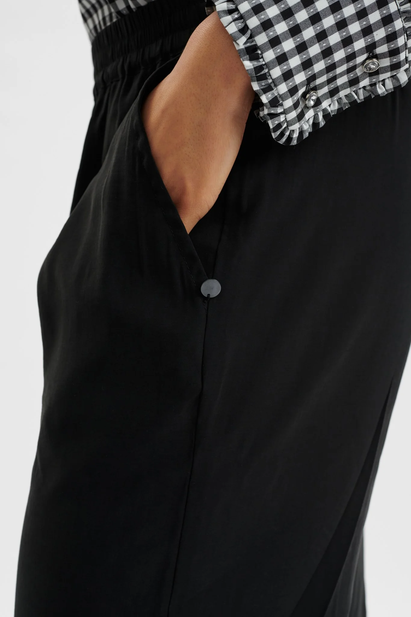 NUECEM PANT - Caviar - Image 4