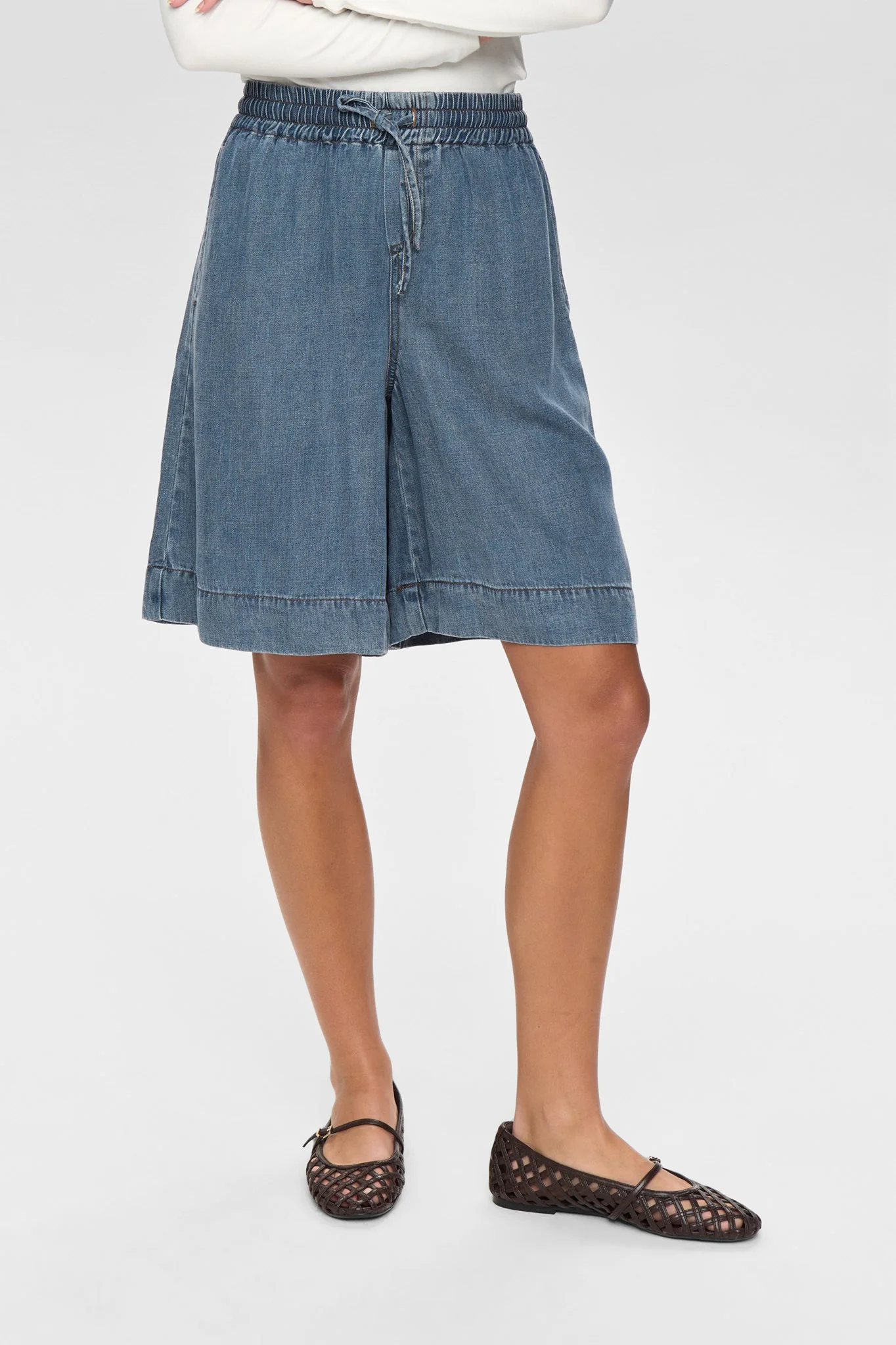 NUELIDA SHORTS - Snow Washed Denim - Image 2