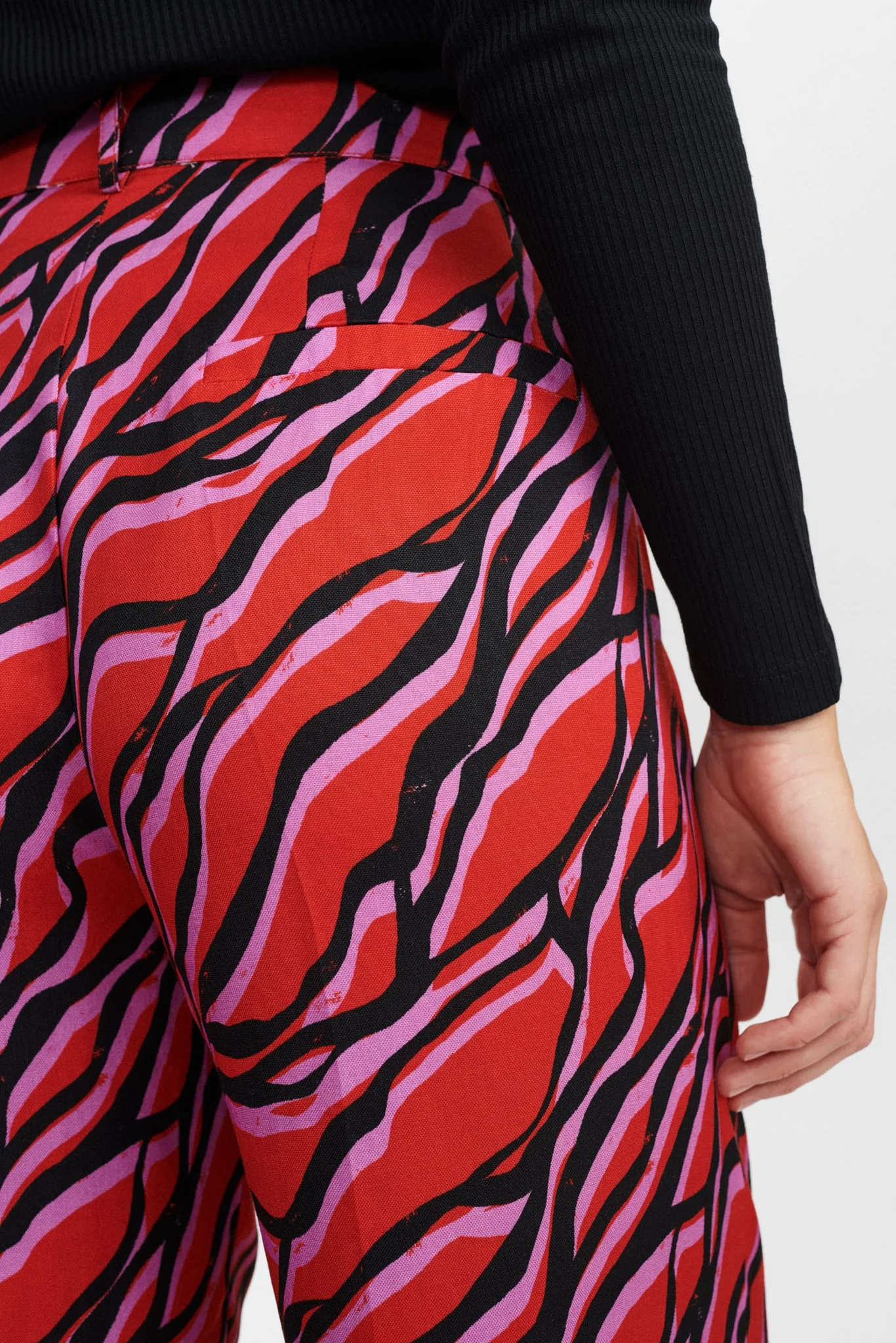 NUELVILDA PANT - Molten Lava - Image 5