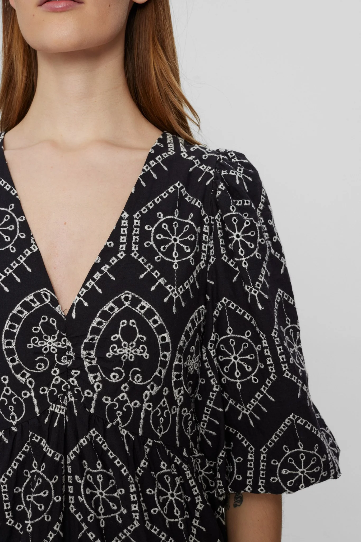 NUEVELYN CONTRAST  DRESS - Caviar - Image 4