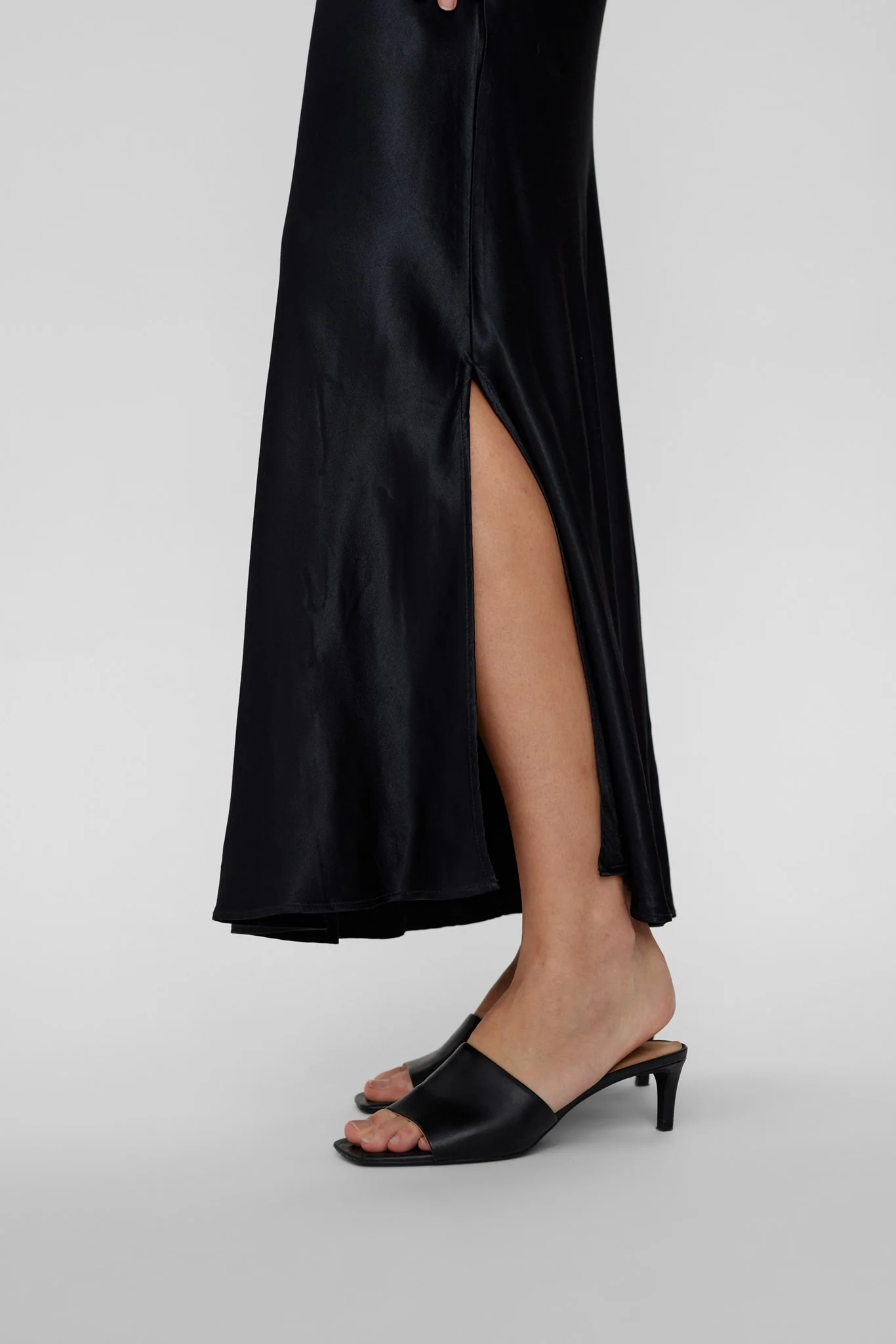 NUEVELYN DRESS - Caviar - Image 5