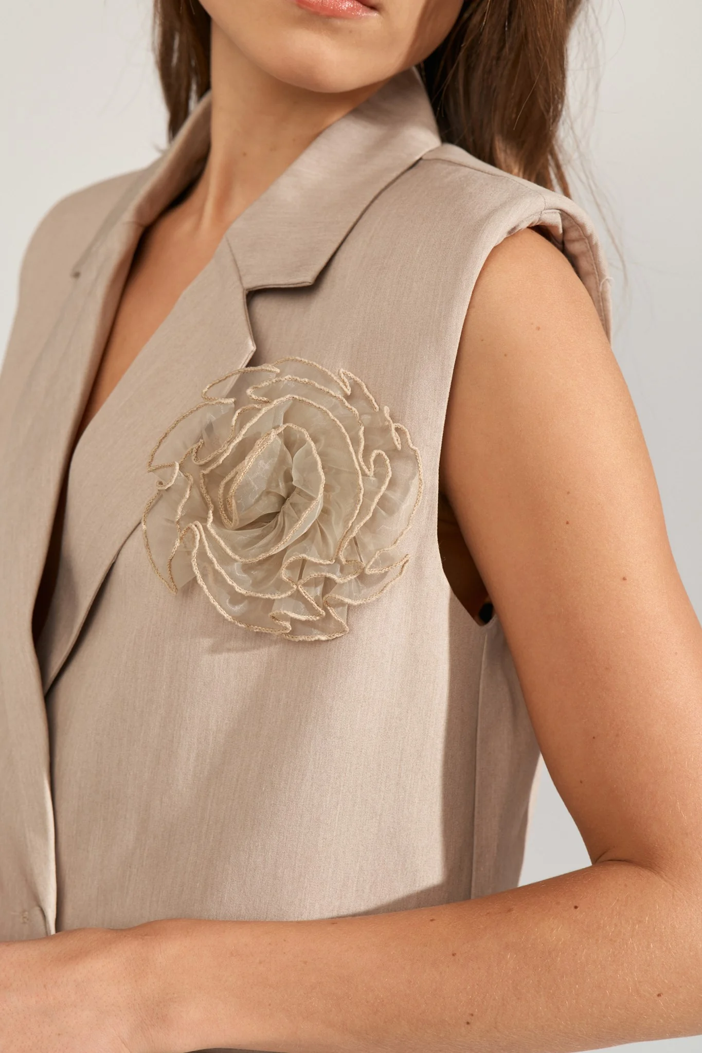 NUFLORIA LONG VEST - Chateau Gray Melange - Image 4