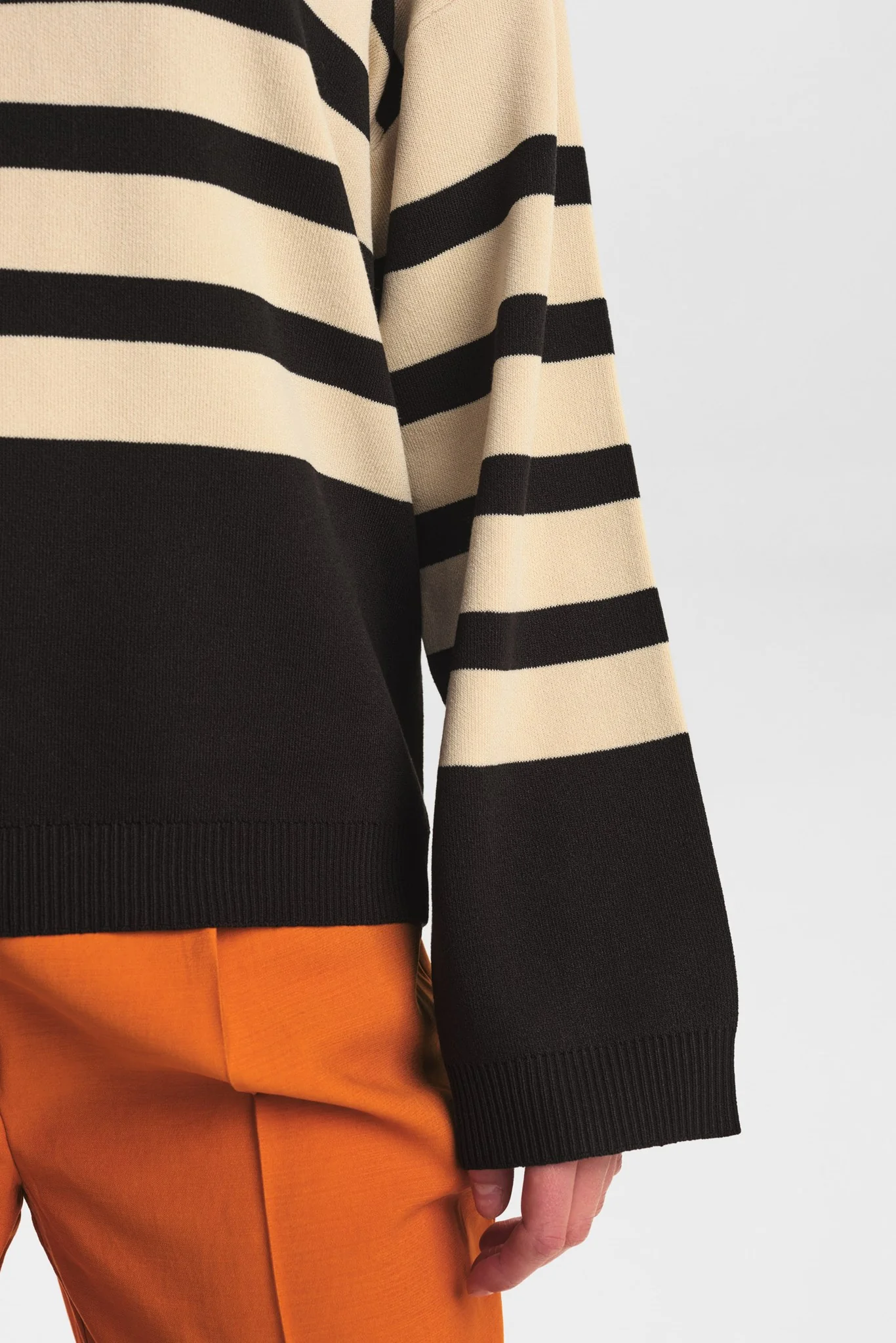 NUGHITA PULLOVER - Caviar - Image 5