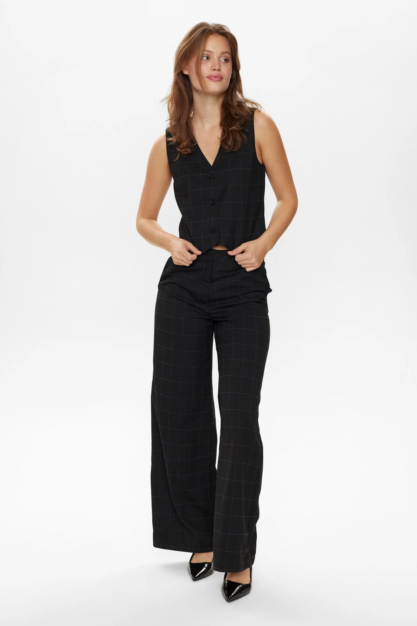 NUHARLIE VEST - Caviar - Image 3