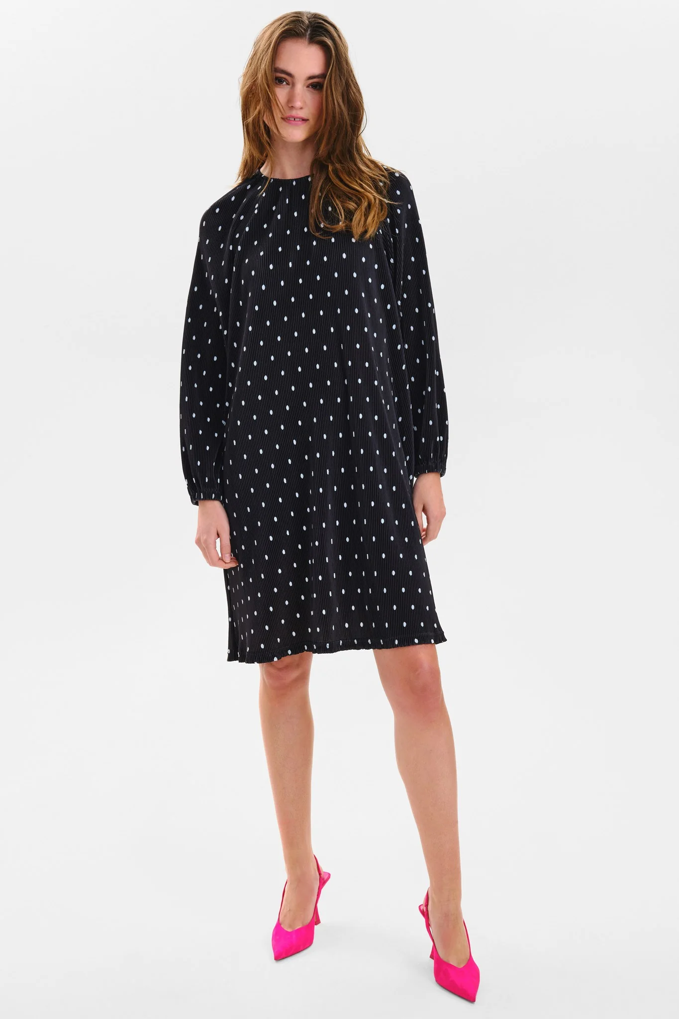 NUHENRIETT DRESS - Caviar - Image 3