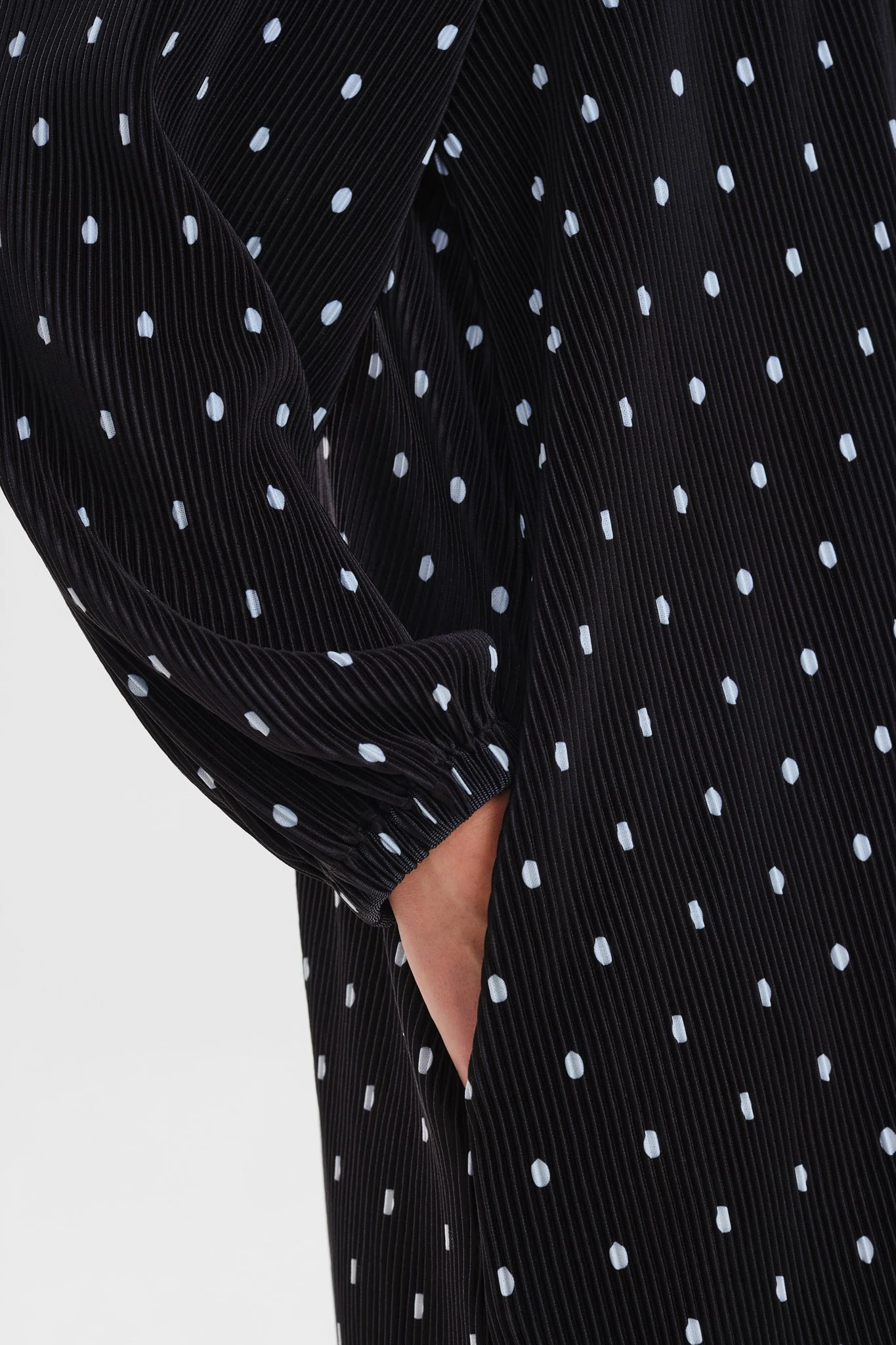 NUHENRIETT DRESS - Caviar - Image 5