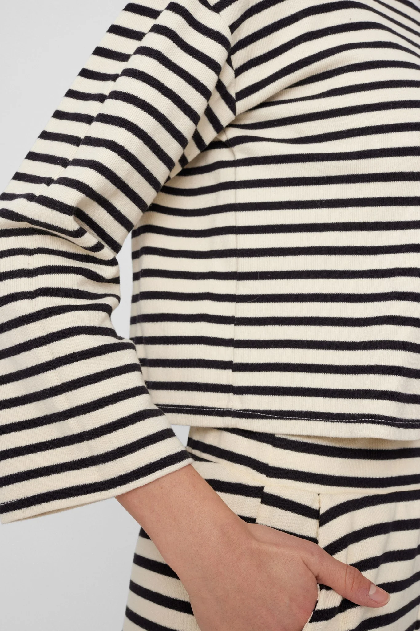 NUHUBSA BLOUSE - Caviar - Image 5