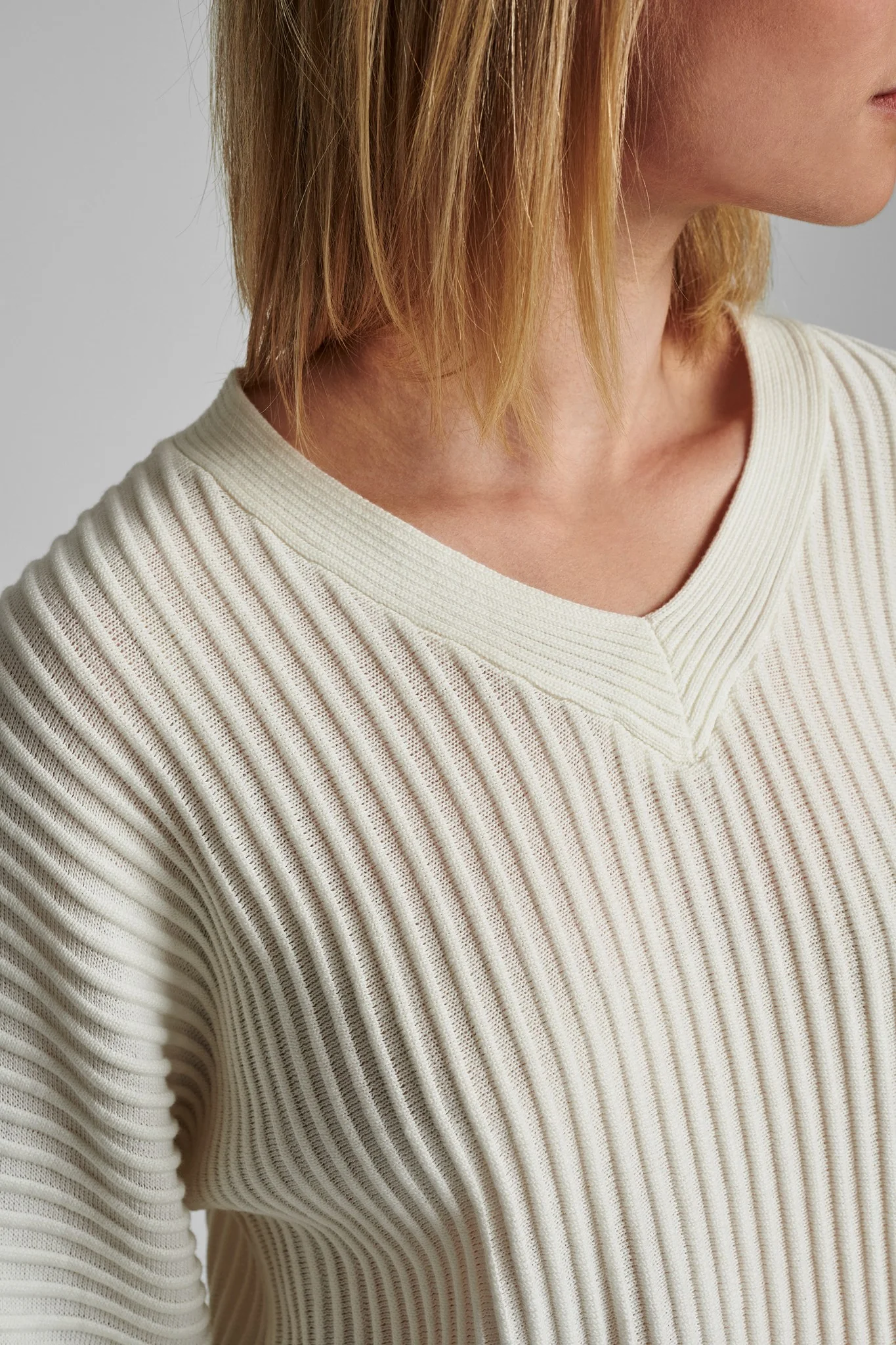 NUIRMELIN V-NECK PULLOVER - NOOS - Cloud Dancer - Image 12