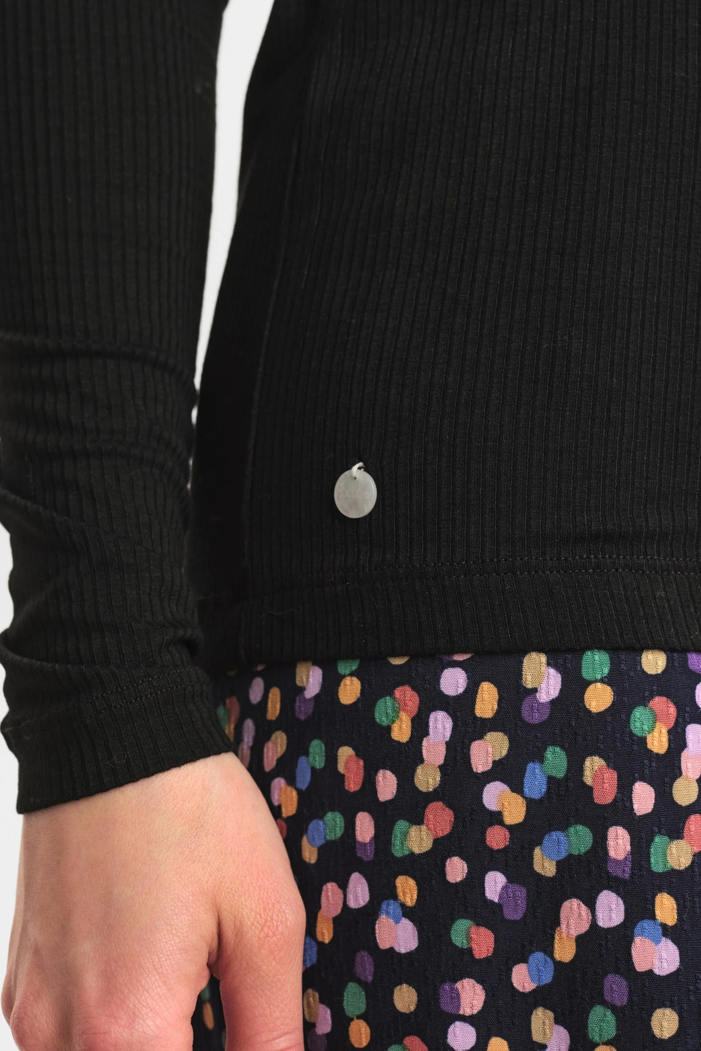 NUKARMA BLOUSE  - Caviar - Image 4