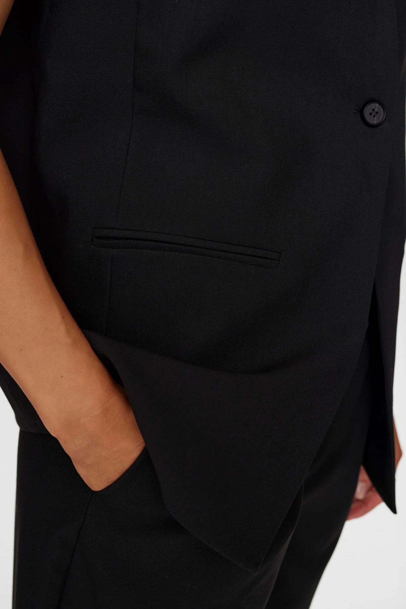 NUKATIE WAIST COAT - Caviar - Image 4