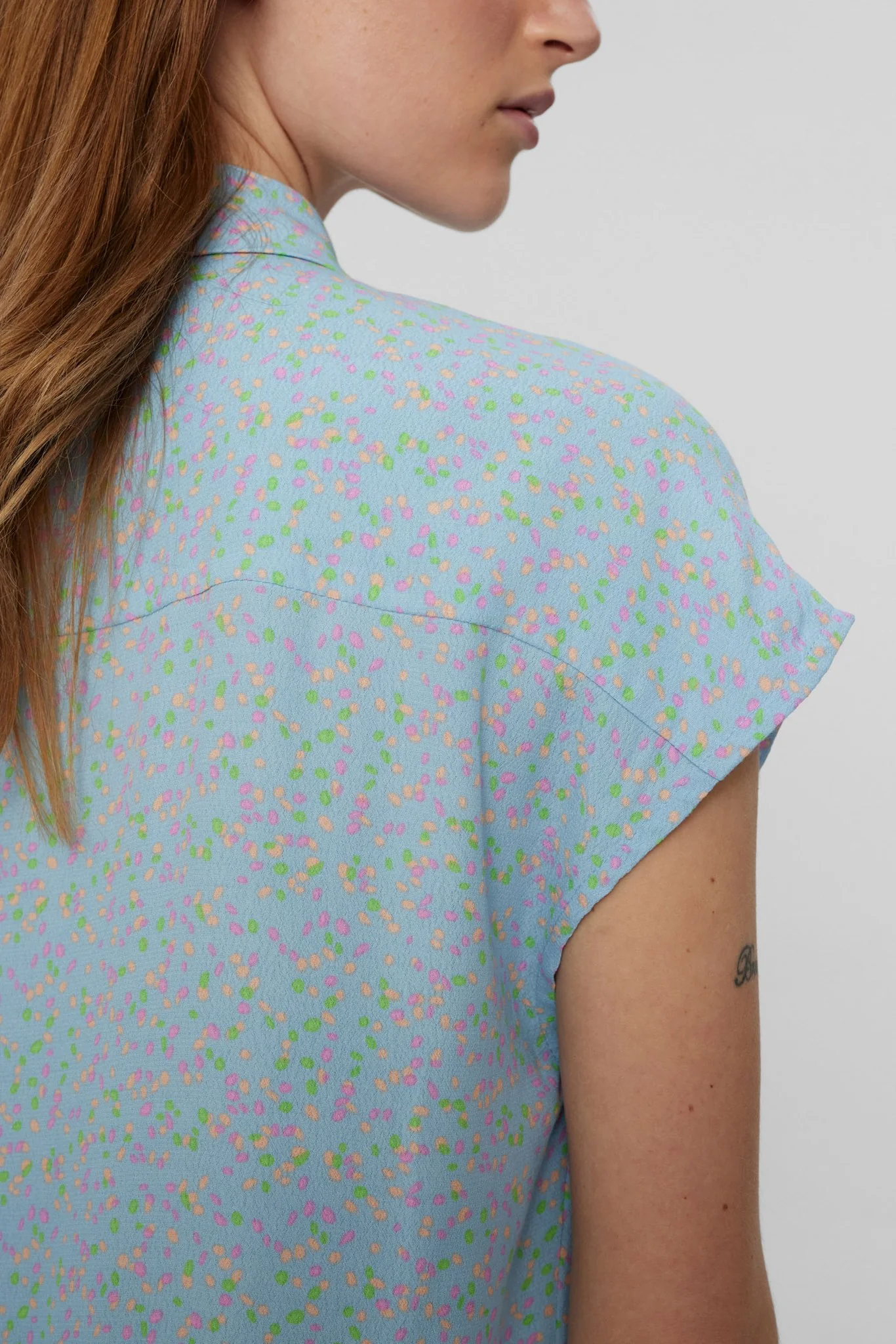 NUKIRA SLEEVELESS SHIRT - Clear Sky - Image 5