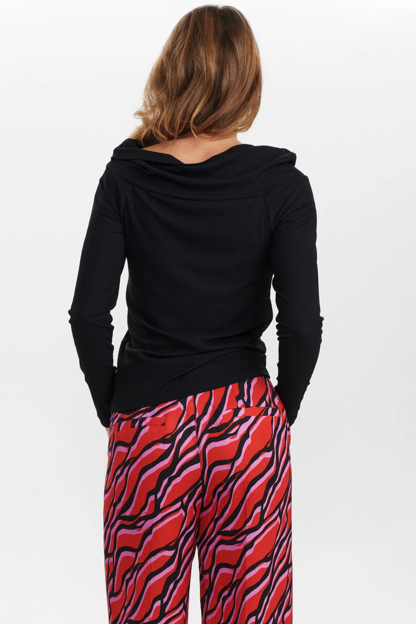 NUKISSA FOLD DOWN BLOUSE - Caviar - Image 2