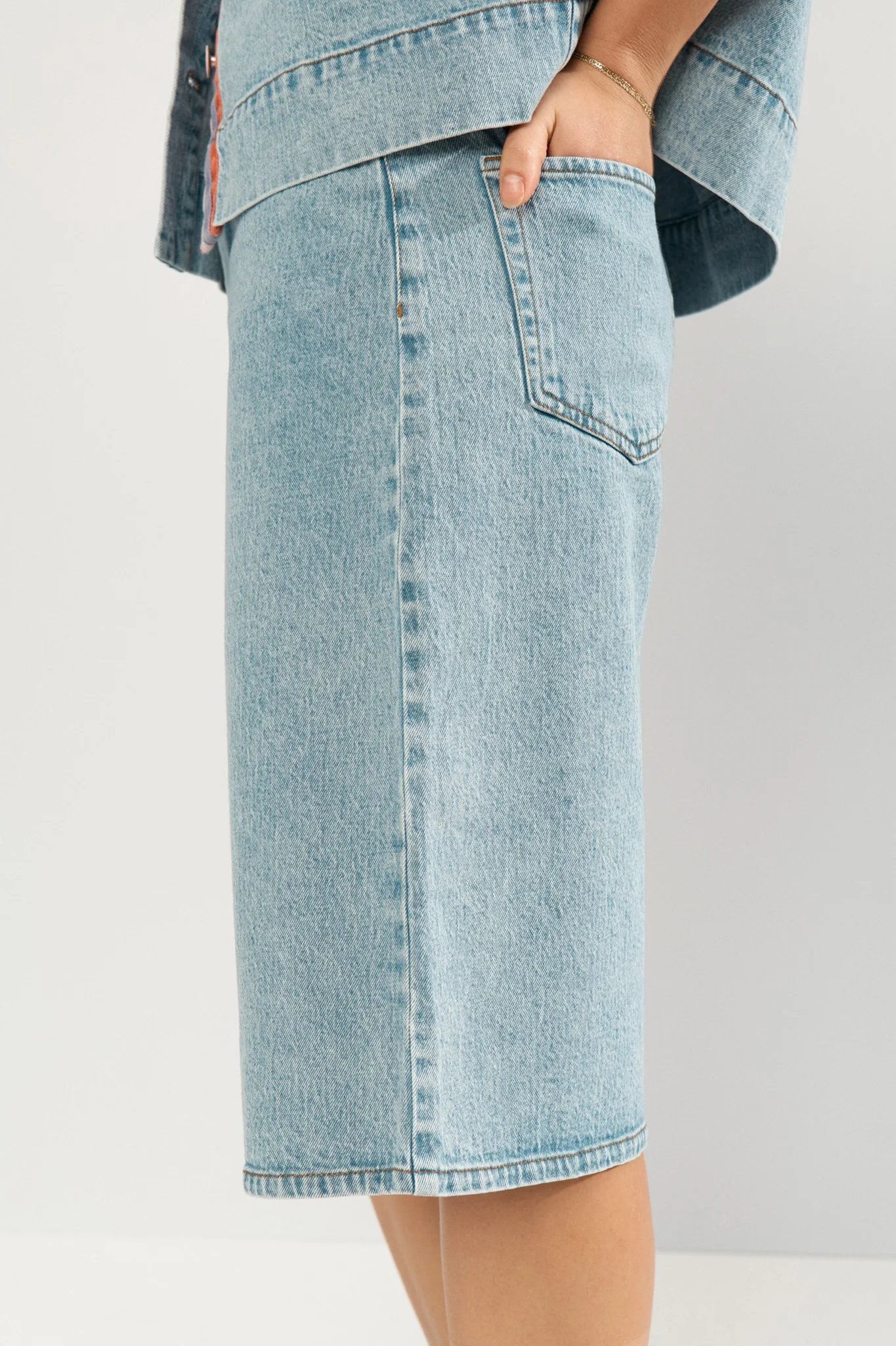 NUMALAGA SHORTS - Light Blue Denim - Image 5