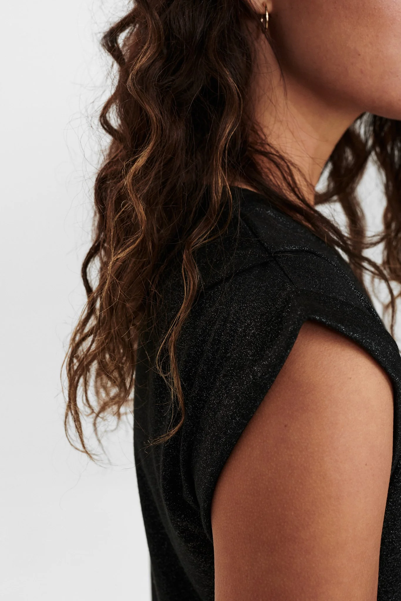 NUMANNI TEE - Caviar - Image 5