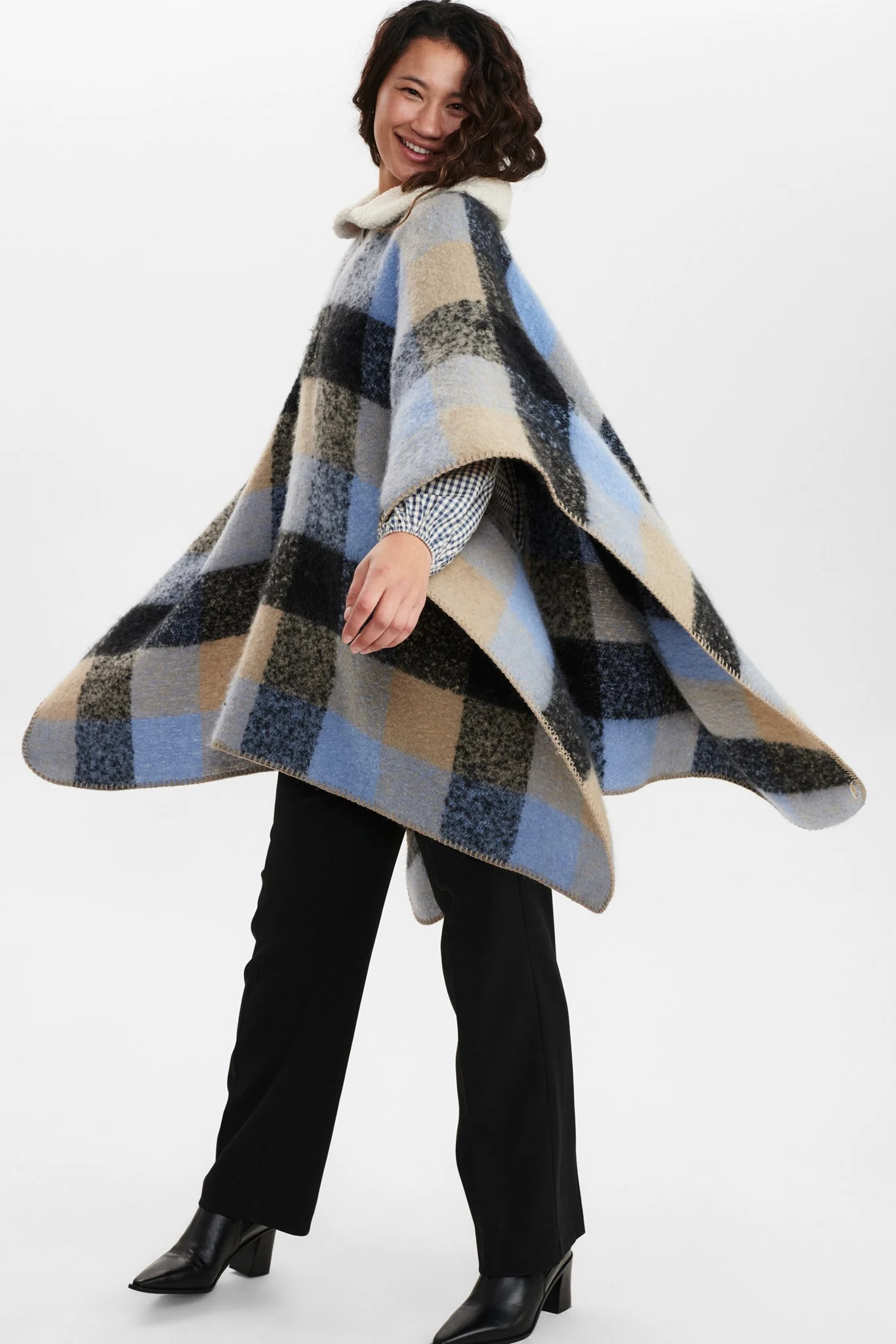 NUMARRINA PONCHO - Caviar - Image 3