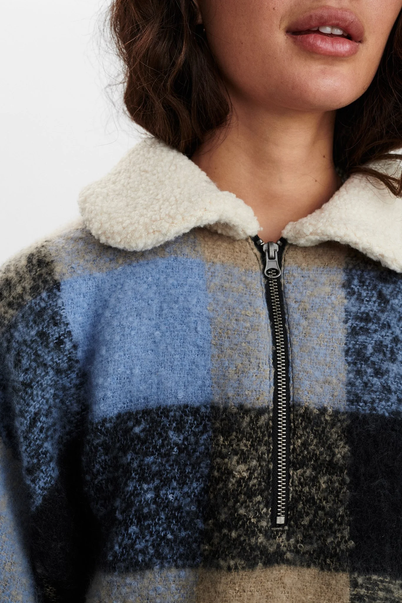 NUMARRINA PONCHO - Caviar - Image 4